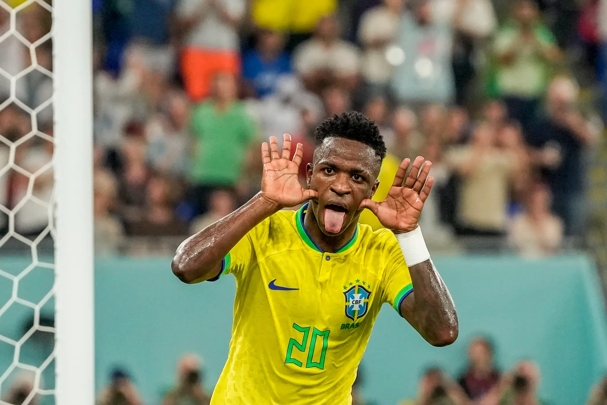 Vinícius oslavuje Casemirov gól