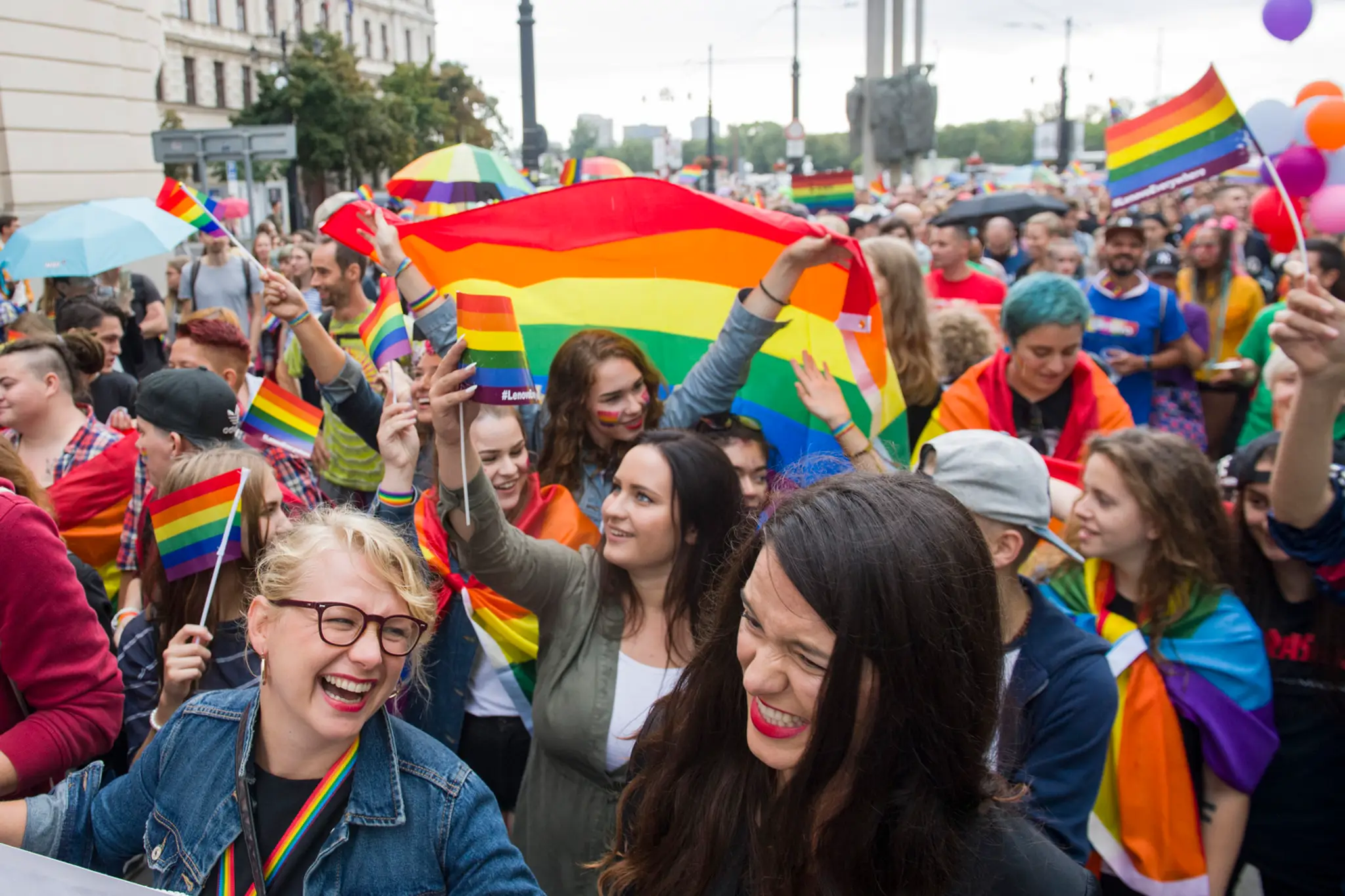 Archívna snímka z pochodu za práva gejov a lesieb Dúhový pride v Bratislave.