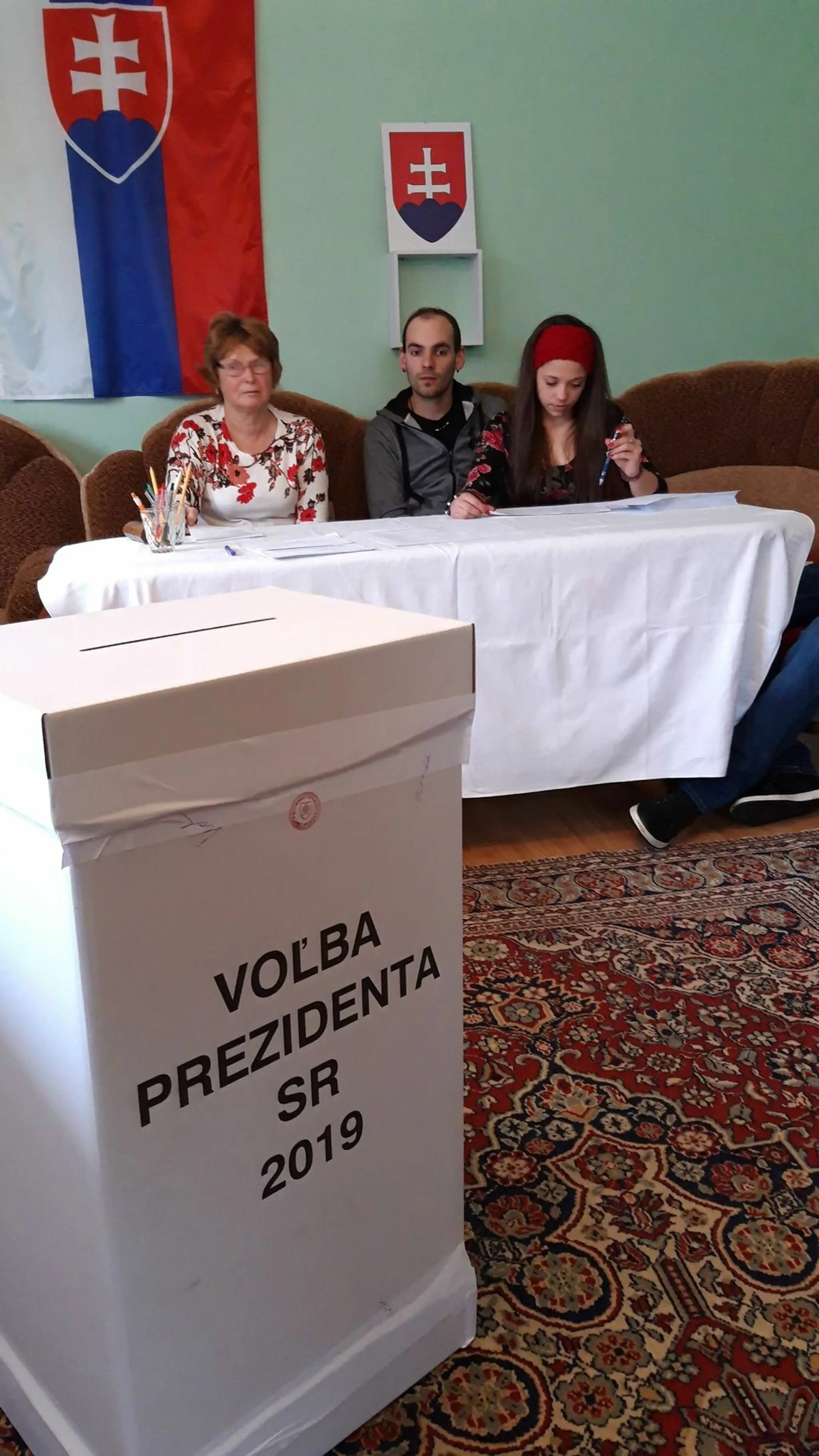 Andrej Kiska odvolil s manželkou 