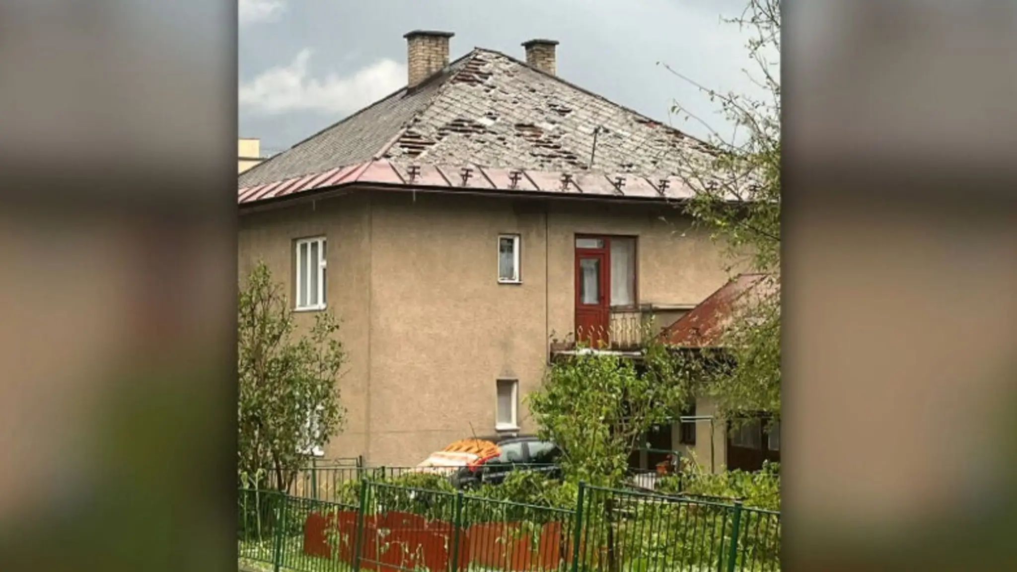 Búrka v Brezne napáchala veľké škody. 