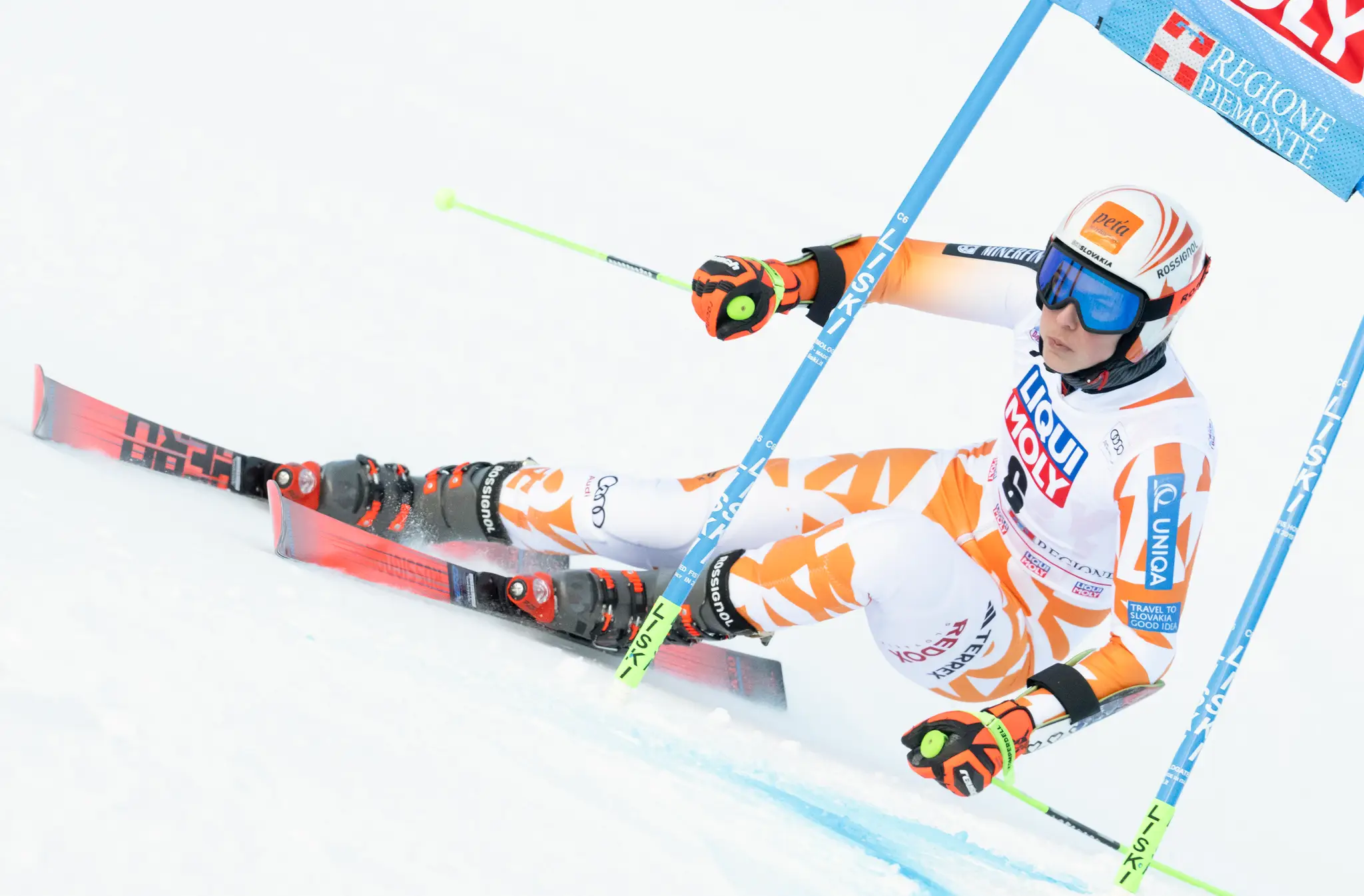 Lyžiarka Petra Vlhová v obrovskom slalome v Sestriere.