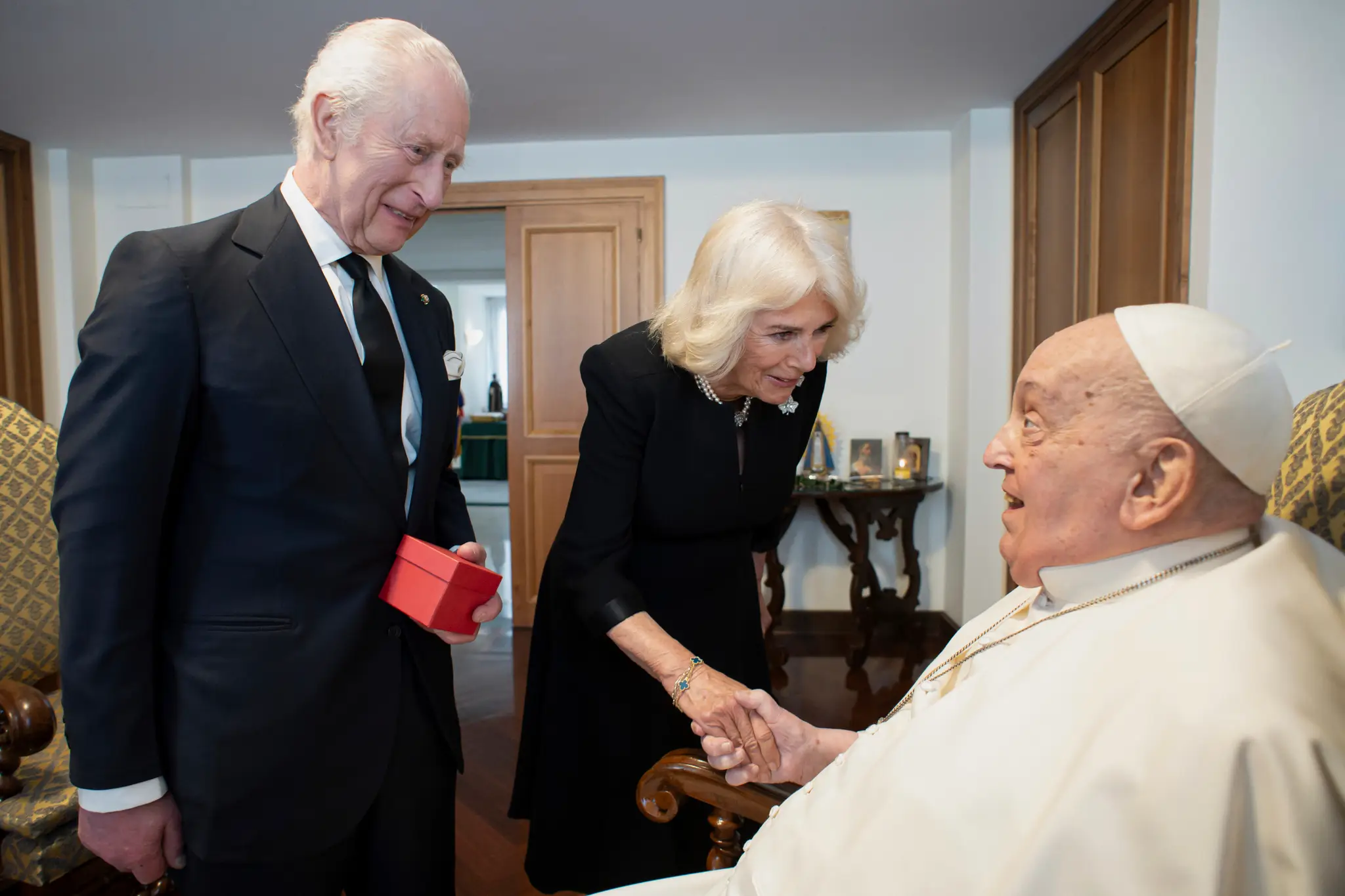 Pápež Fraktišek a Karol III s Kamilou