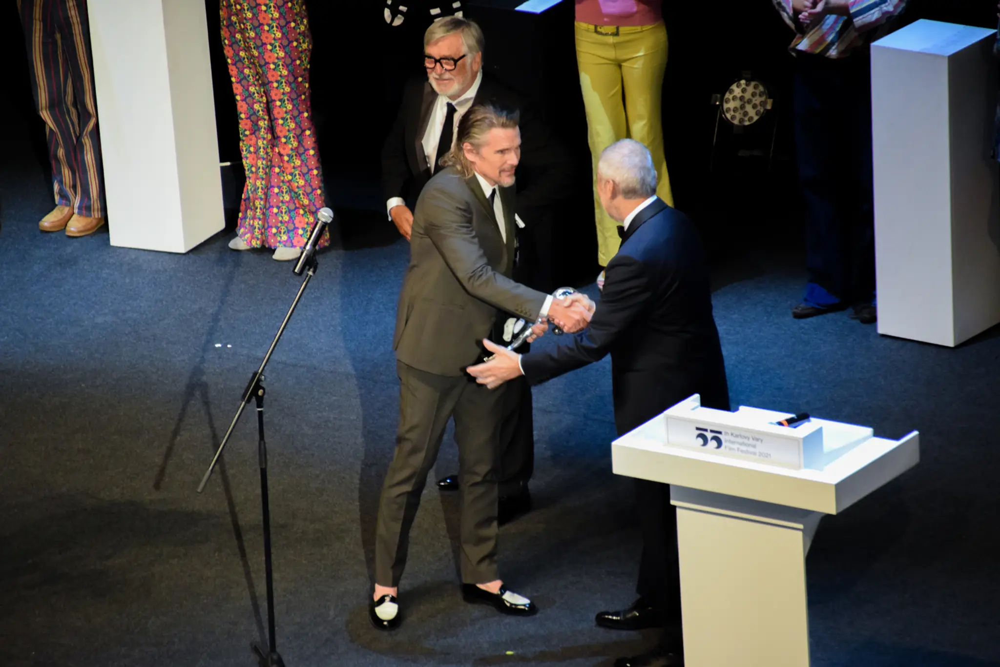 Ethan Hawke na záverečnom ceremoniáli 55. ročníka MFF KV