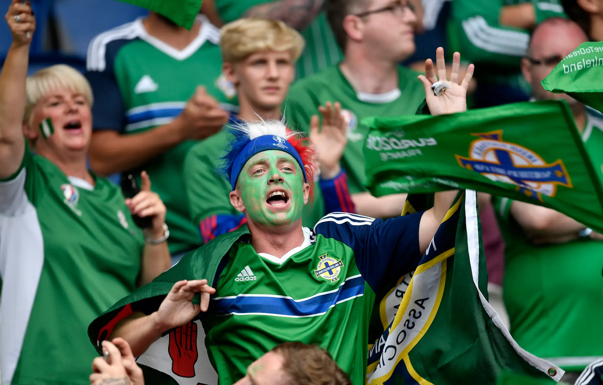 Fanúšikovia Severné Írska spievajú novy futbalový hit "Will Grigg's on Fire"