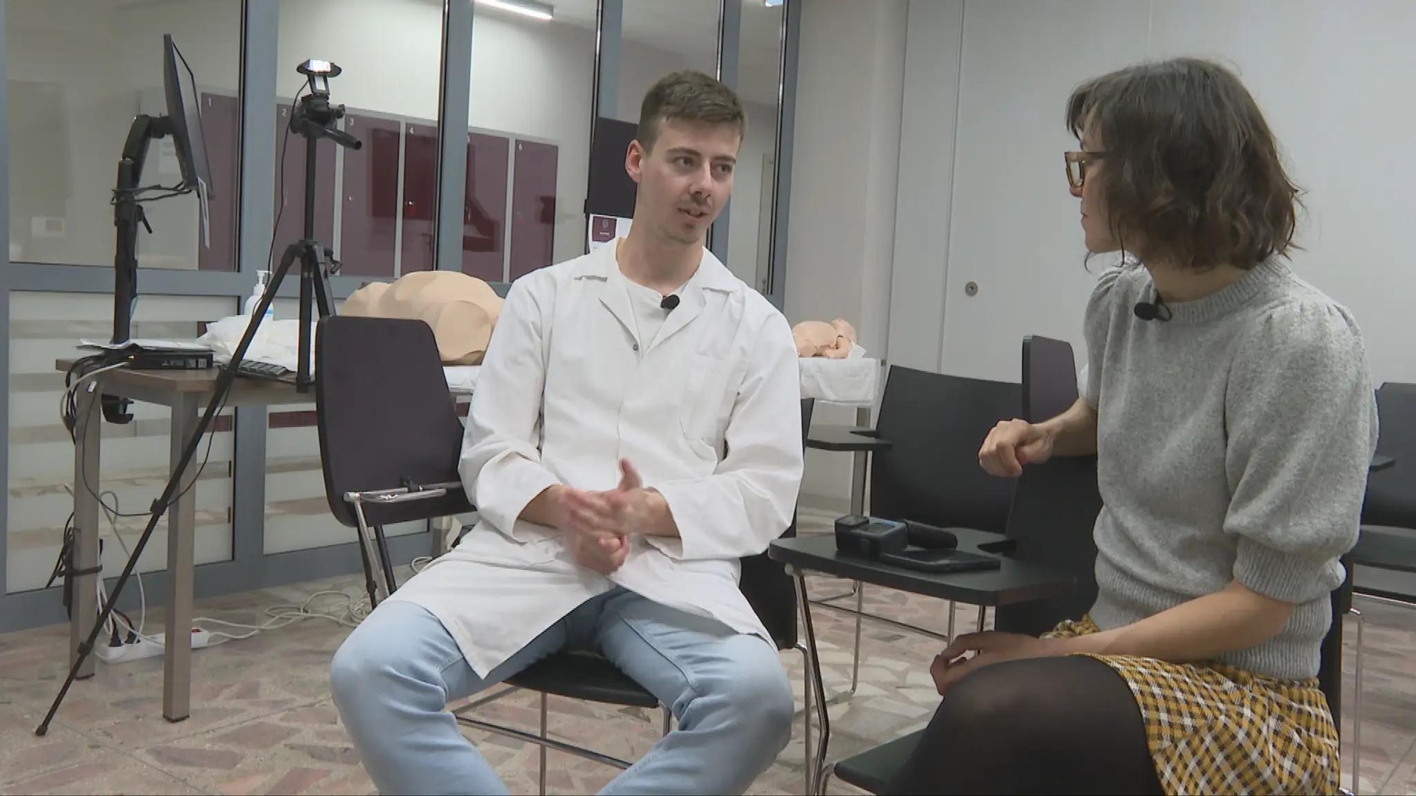 Vľavo študent medicíny Teodor Šefčovič.