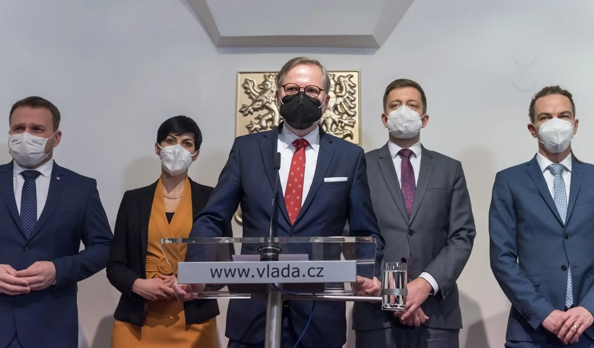 Zeman vymenoval vládu Petra Fialy.