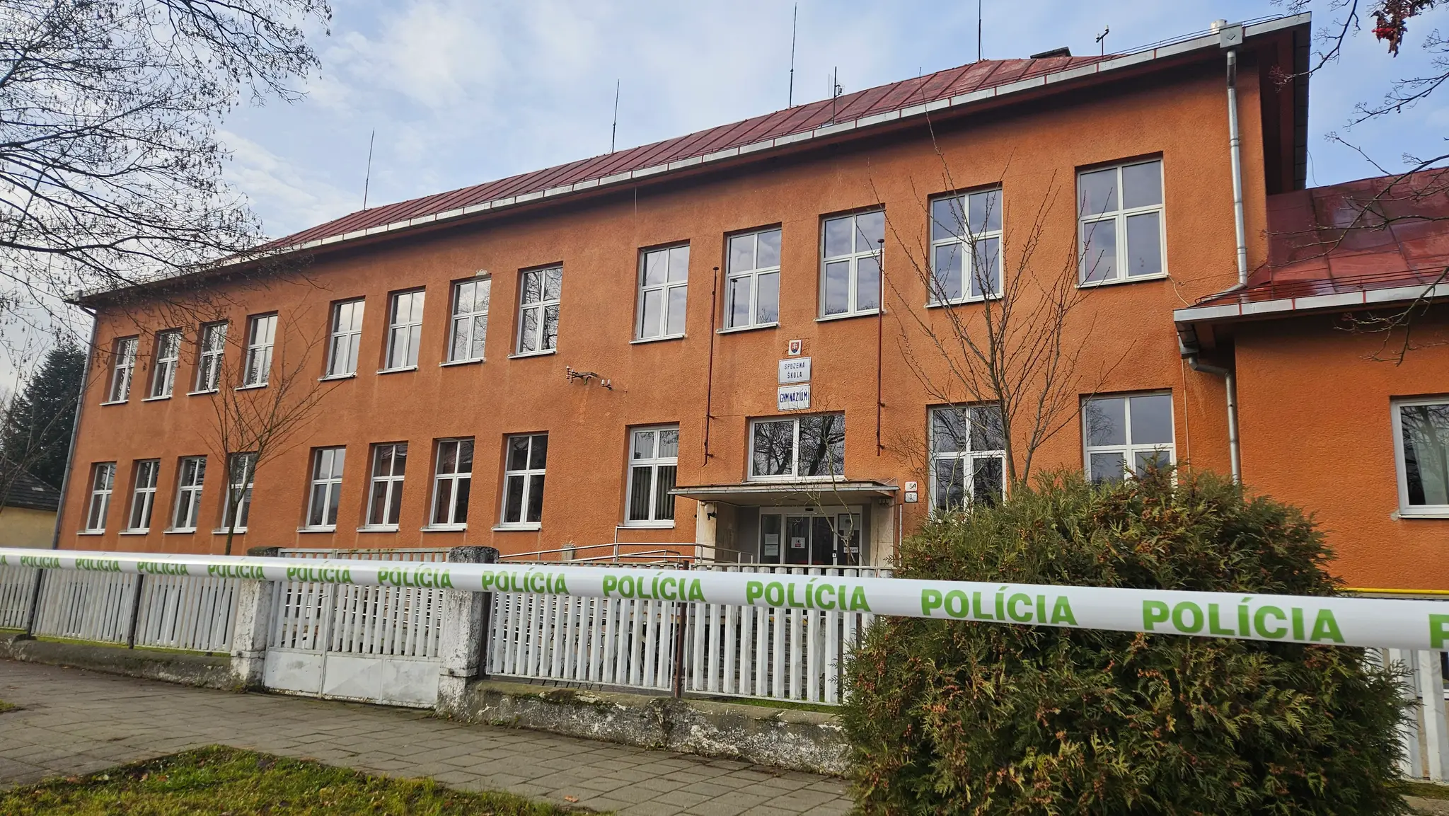 Polícia sa vracia na miesto tragédie.