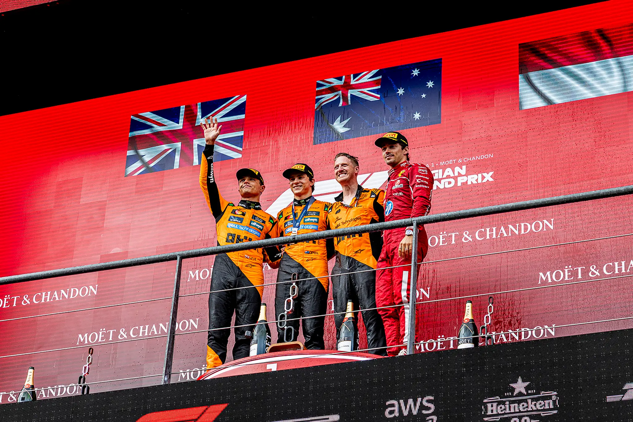 GALÉRIA: Posunutý štart, katastrofálna organizácia a dominancia McLarenu. VC Belgicka prekvapenia nepriniesla