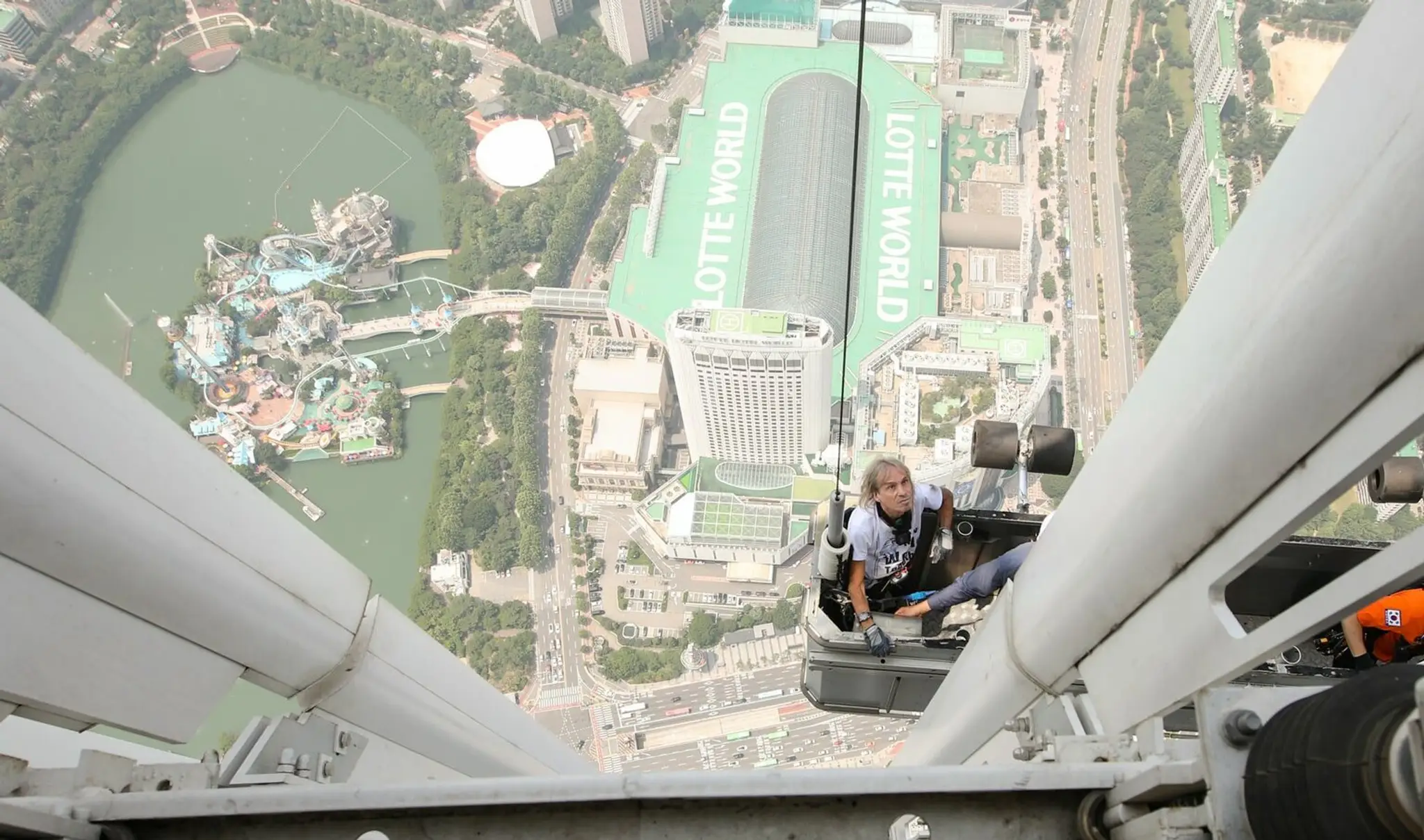 Francúzsky pavúčí muž Alain Robert.