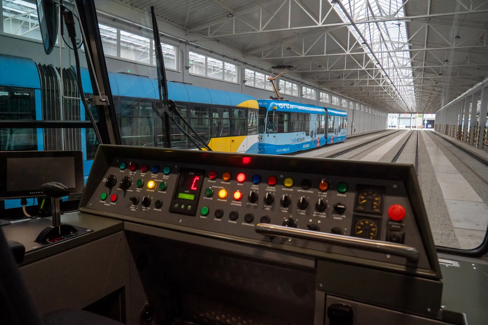 Prvá klimatizovaná električka dorazila do Košíc.