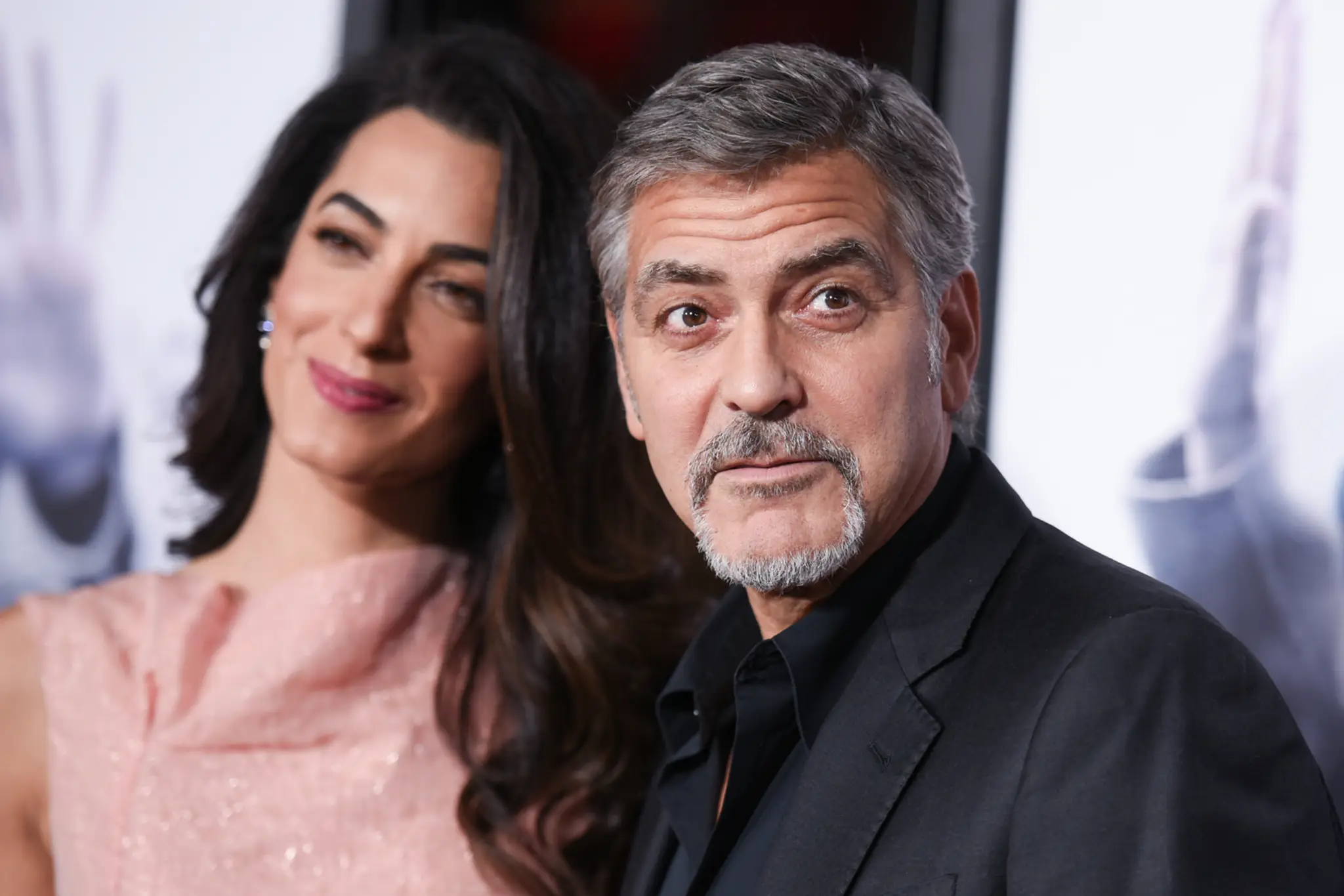 George Clooney s manželkou podporia deti utečencov miliónmi eur