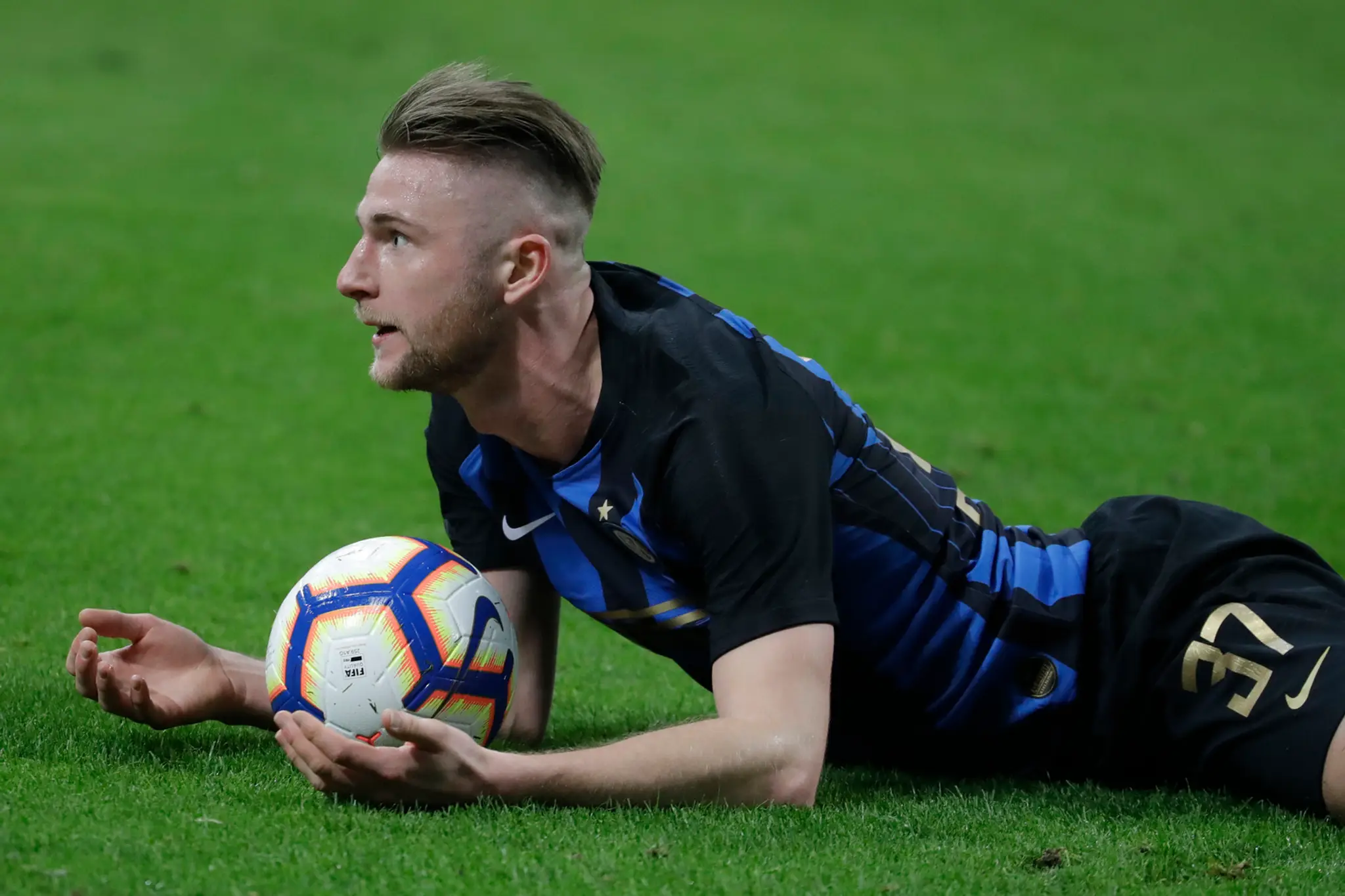 Adam Marušič z Lazia Rím oslavuje gól proti Parme.