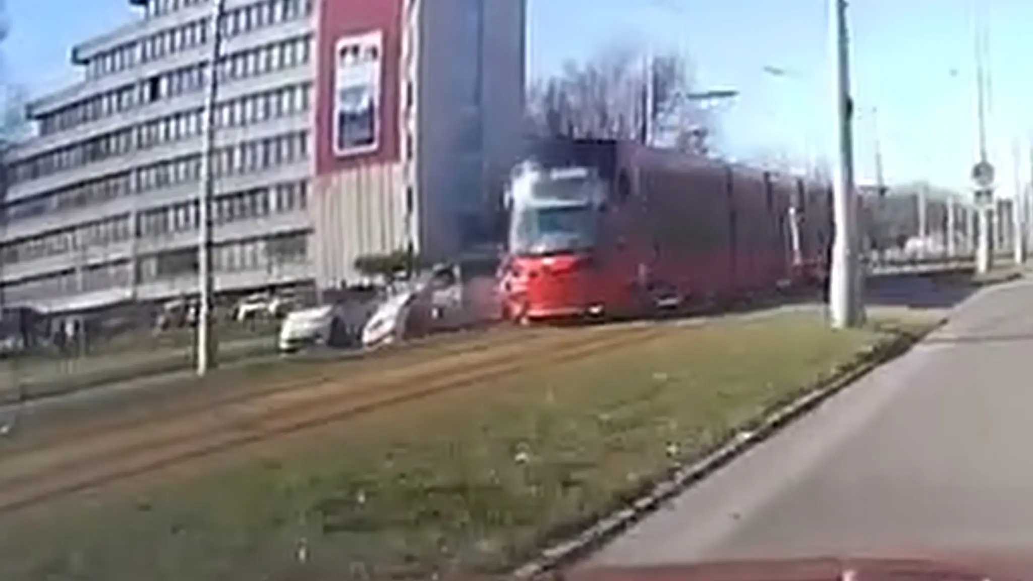 Záber z dopravnej nehody v bratislavskom Ružinove.