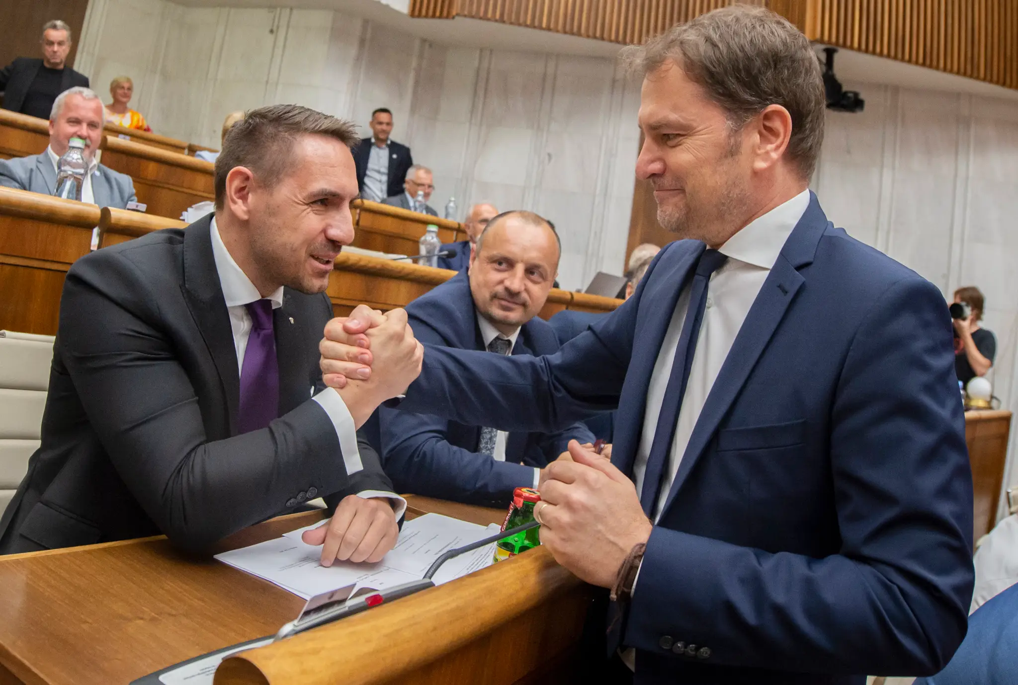 Parlament prelomil veto, schválil protiinflačnú pomoc v pôvodnom znení