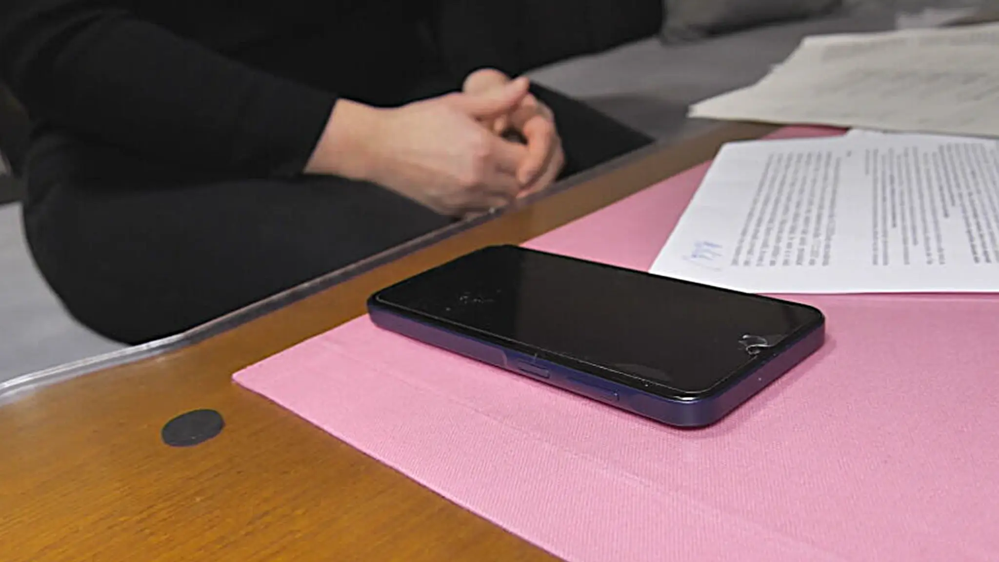 Cez jeden telefonát ju pripravil o úspory a na jej meno zobral úver. Banka chce od nej splátky.