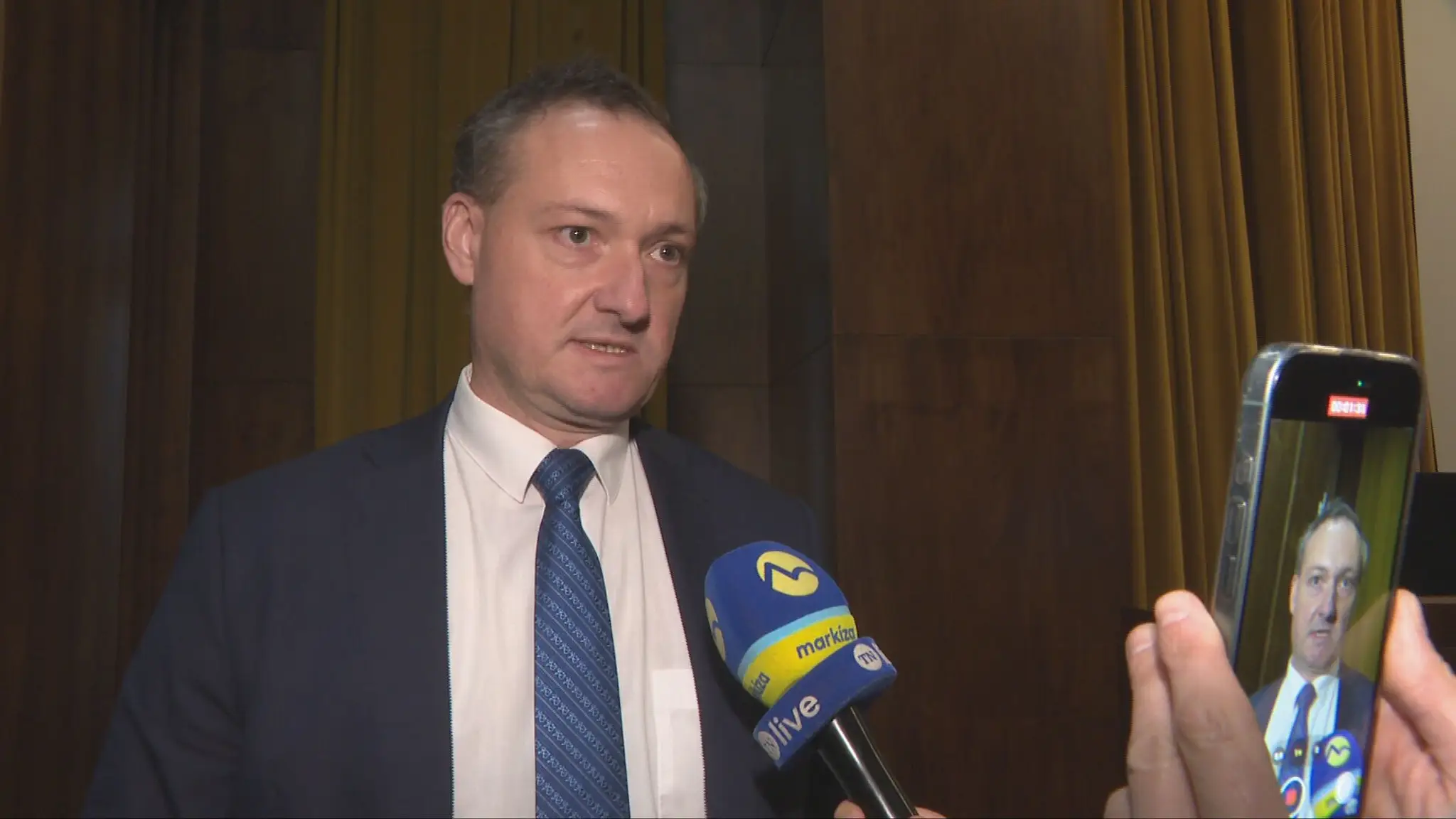 Dekan Burda sa objavil v reklame na rušenie protikorupčného úradu. 