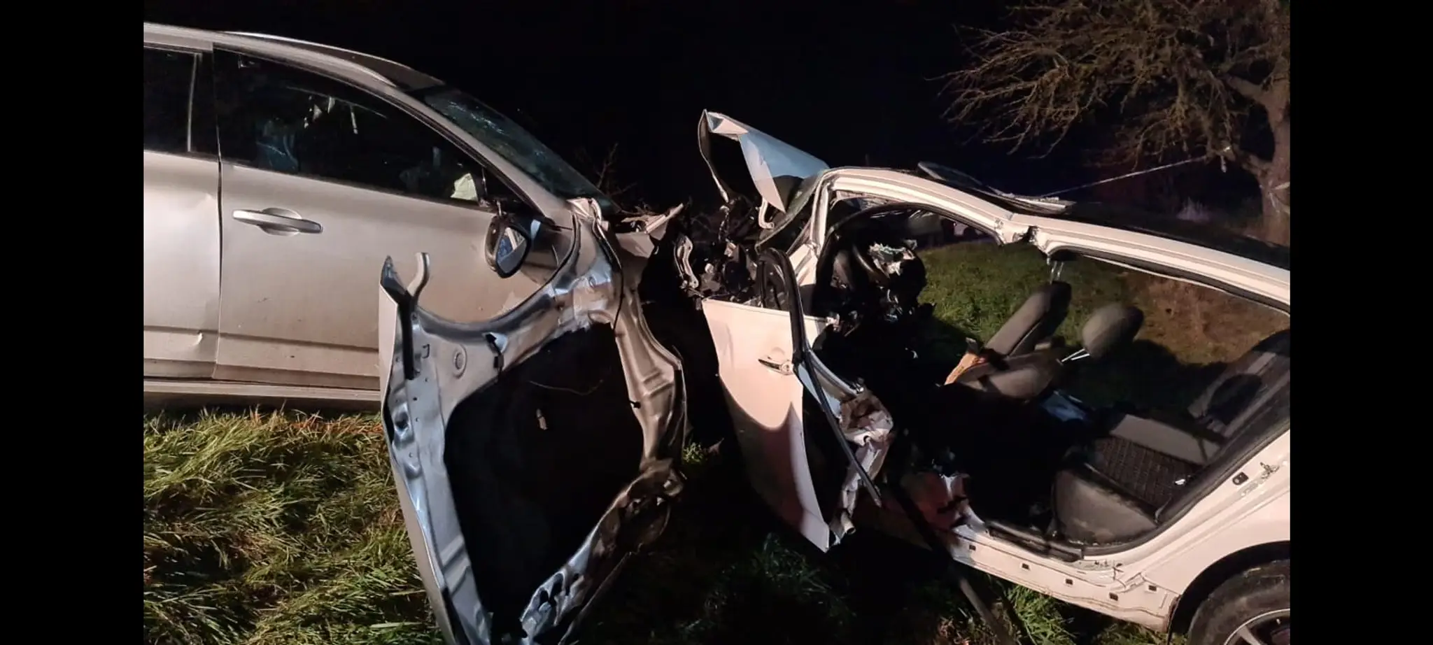 Tragickú čelnú zrážku pri Tornali neprežili štyri osoby.
