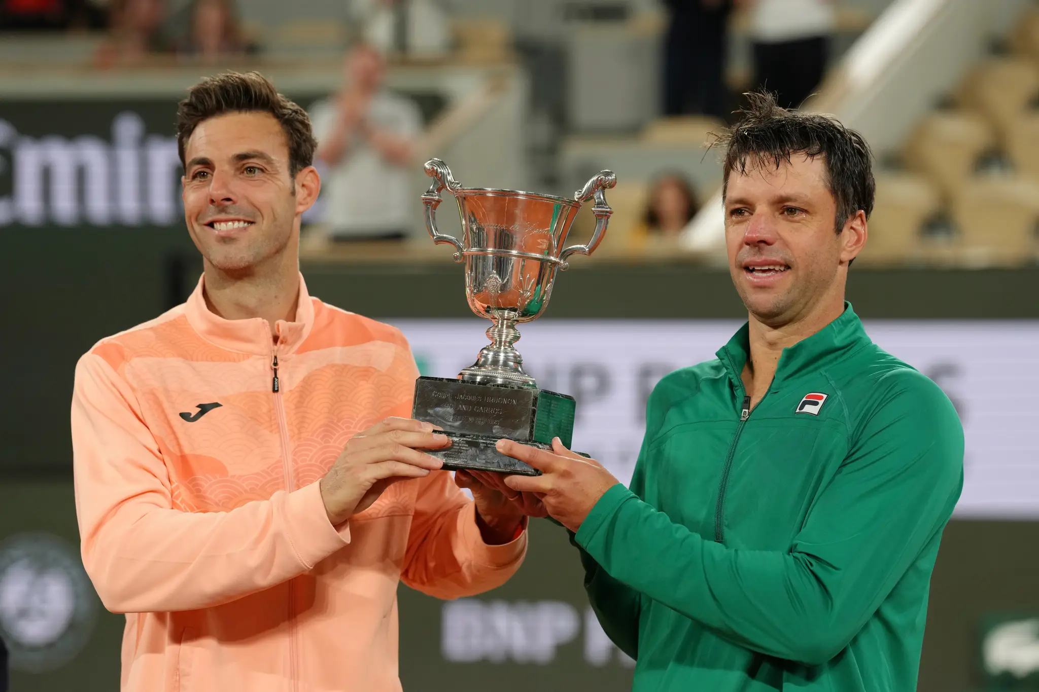 panielsky tenista Marcel Granollers (vľavo) s Argentínčanom Horaciom Zeballosom, ktorí sa stali víťazmi mužskej štvorhry.