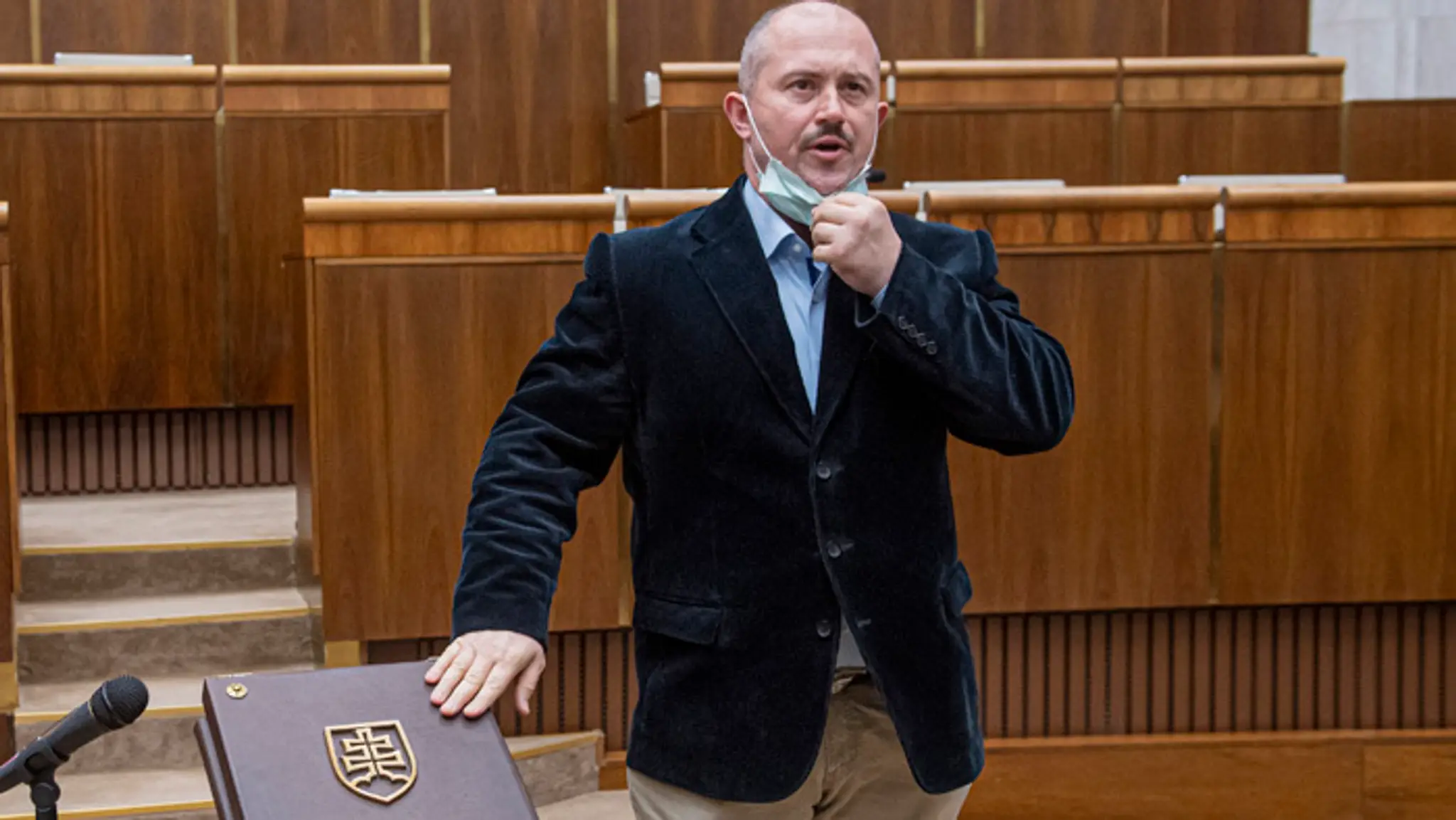 Robert Fico (SMER-SD) skladá poslanecký sľub.