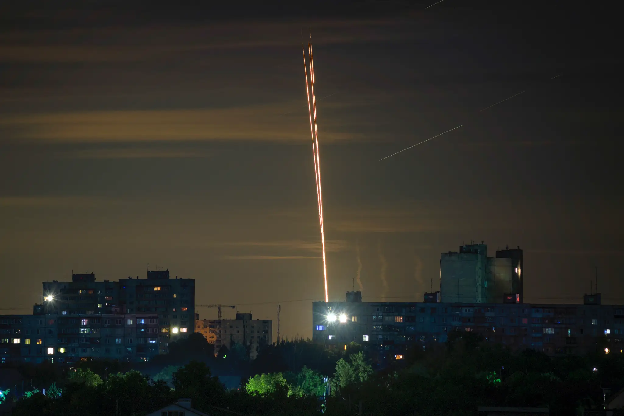 Ruské rakety sú vystreľované proti Ukrajine z ruskej Belgorodskej oblasti.