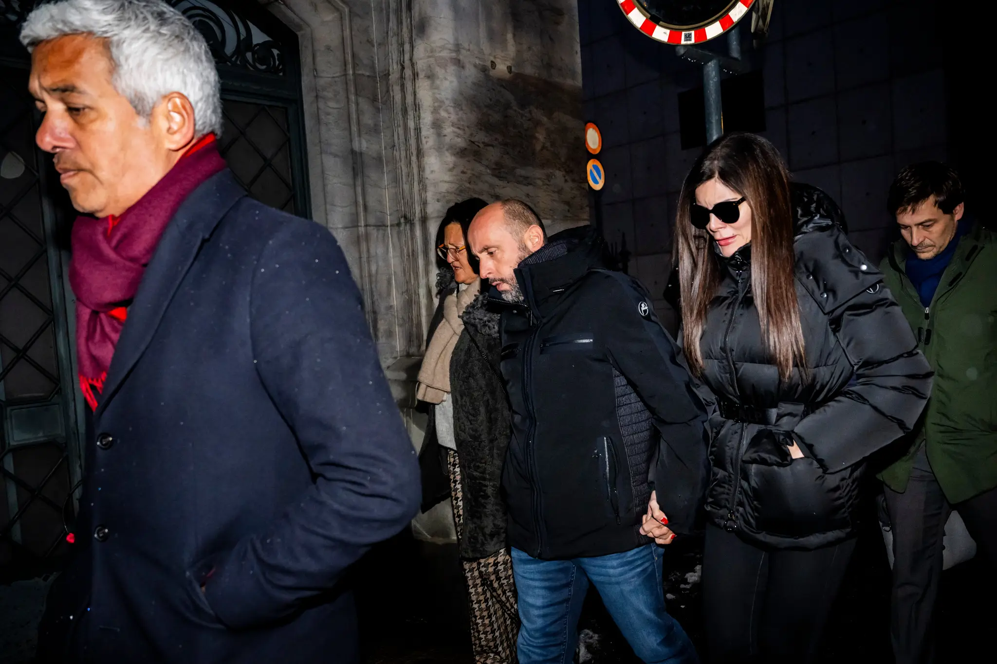 Na snímke majitelia baru Le Constellation vo švajčiarskom lyžiarskom stredisku Crans-Montana, Jacques a Jessica Morettiovci 