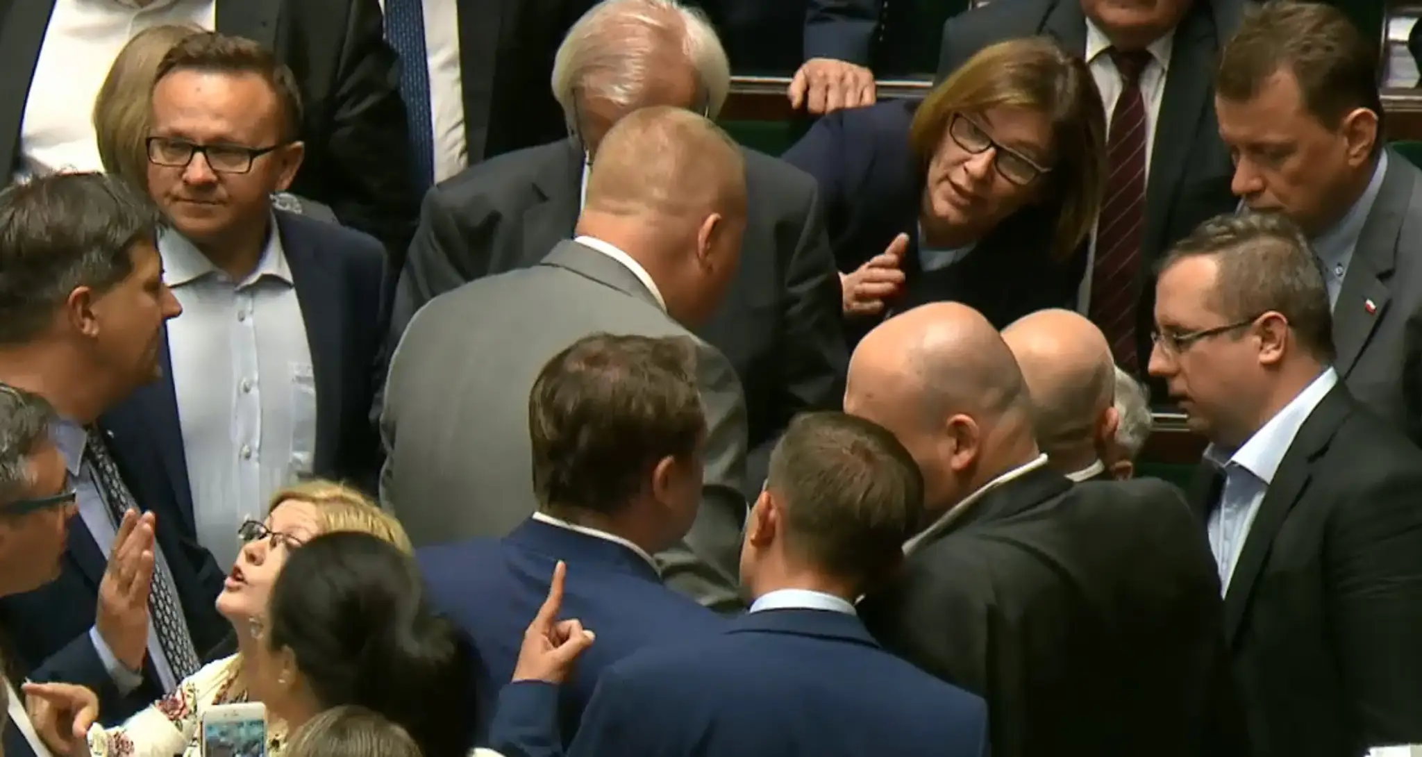 Poľskom zmieta ďalšia politická kríza. V parlamente zazneli drsné slová