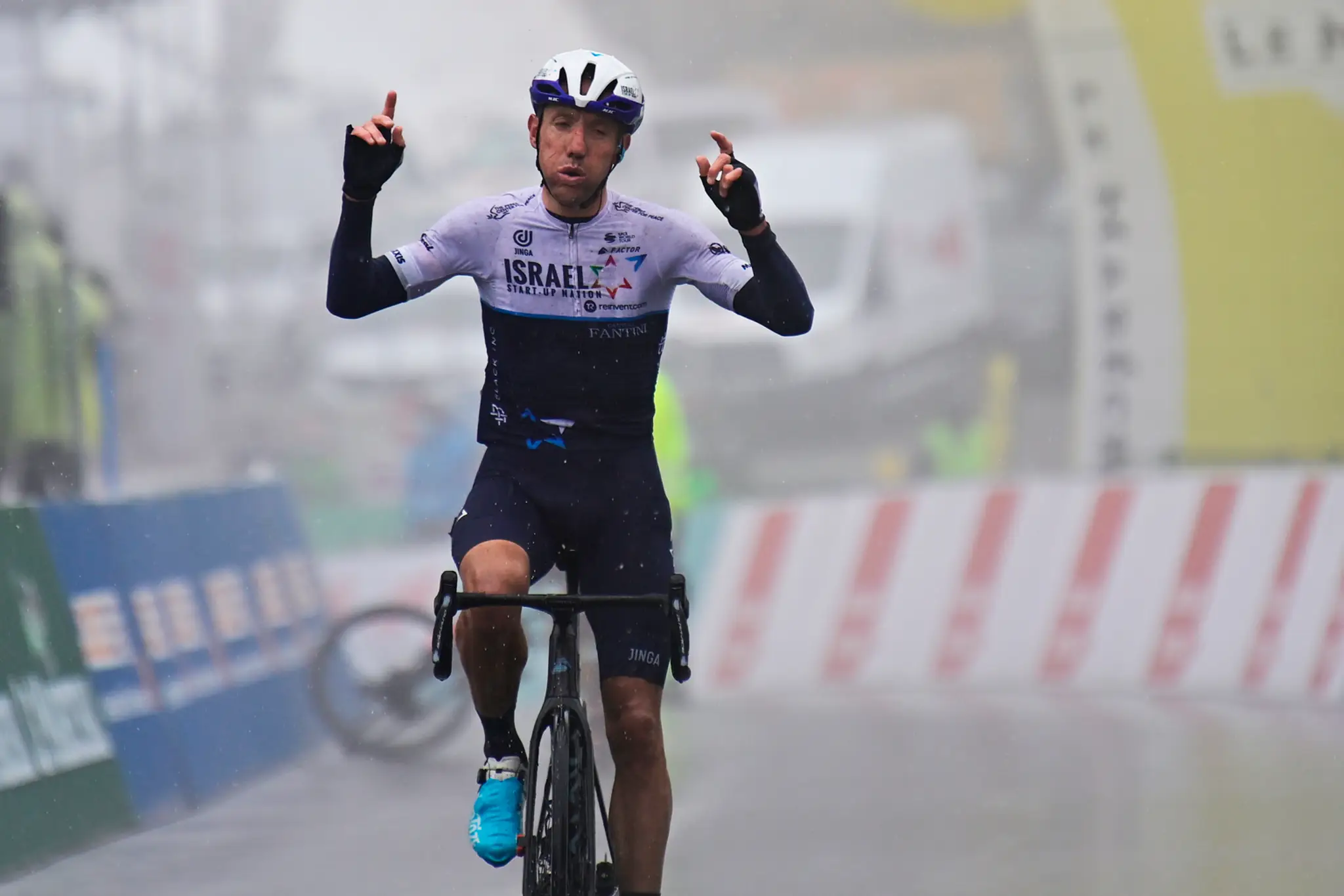 Kanadský cyklista Michael Woods.