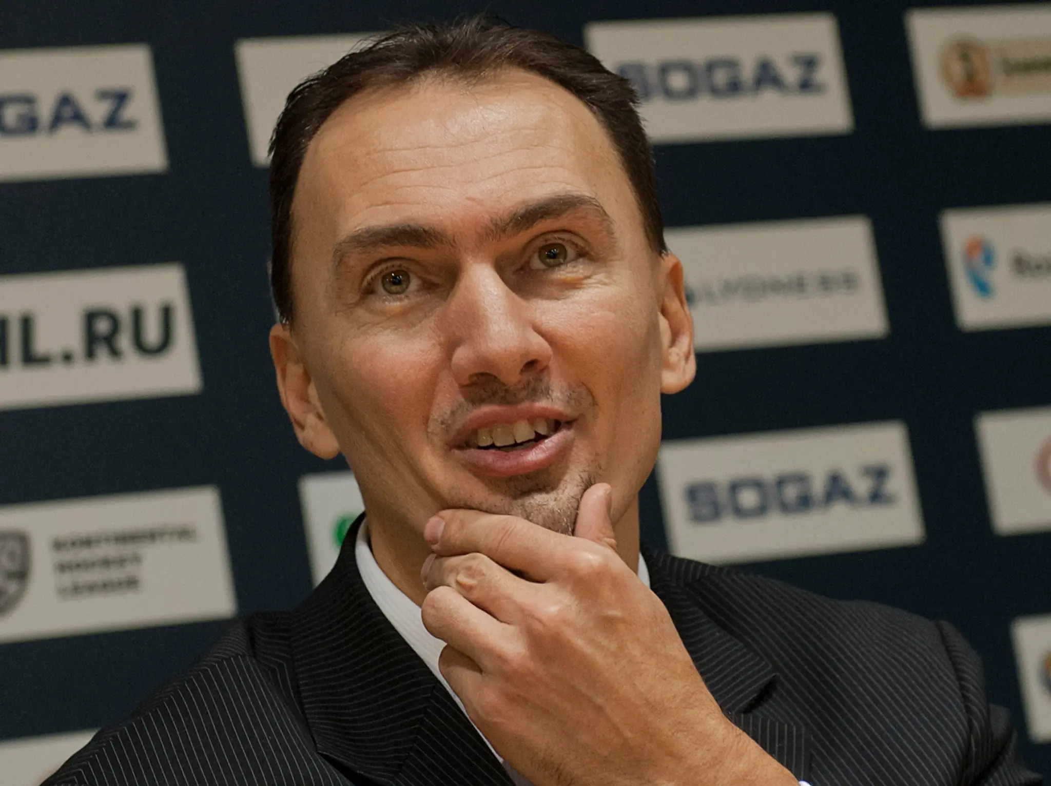Miroslav Šatan pred duelom Slovana v KHL a pred jeho uvedením do Siene slávy tohto klubu.