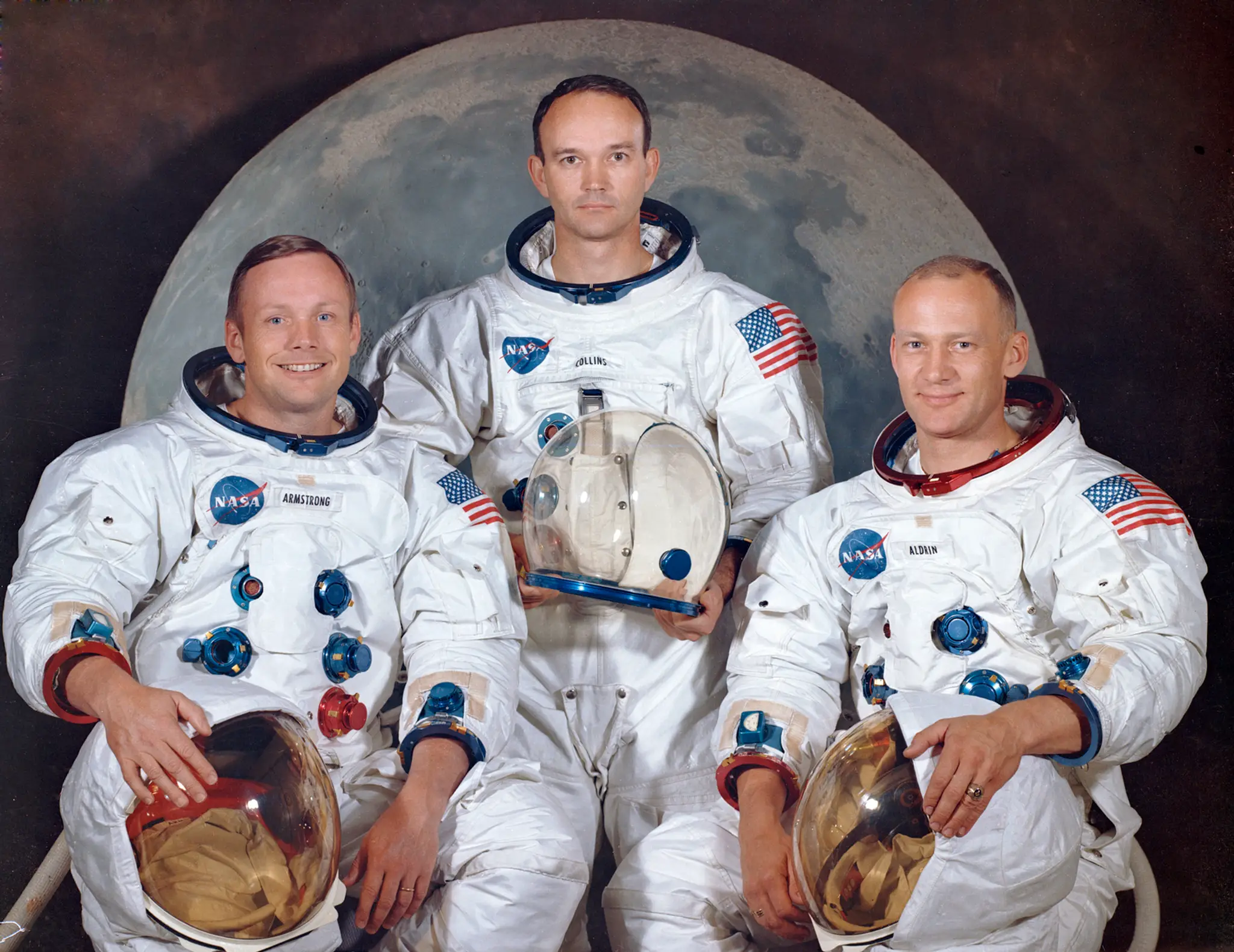 Prezident Richard Nixon sa zdraví z astronautmi v karanténe.