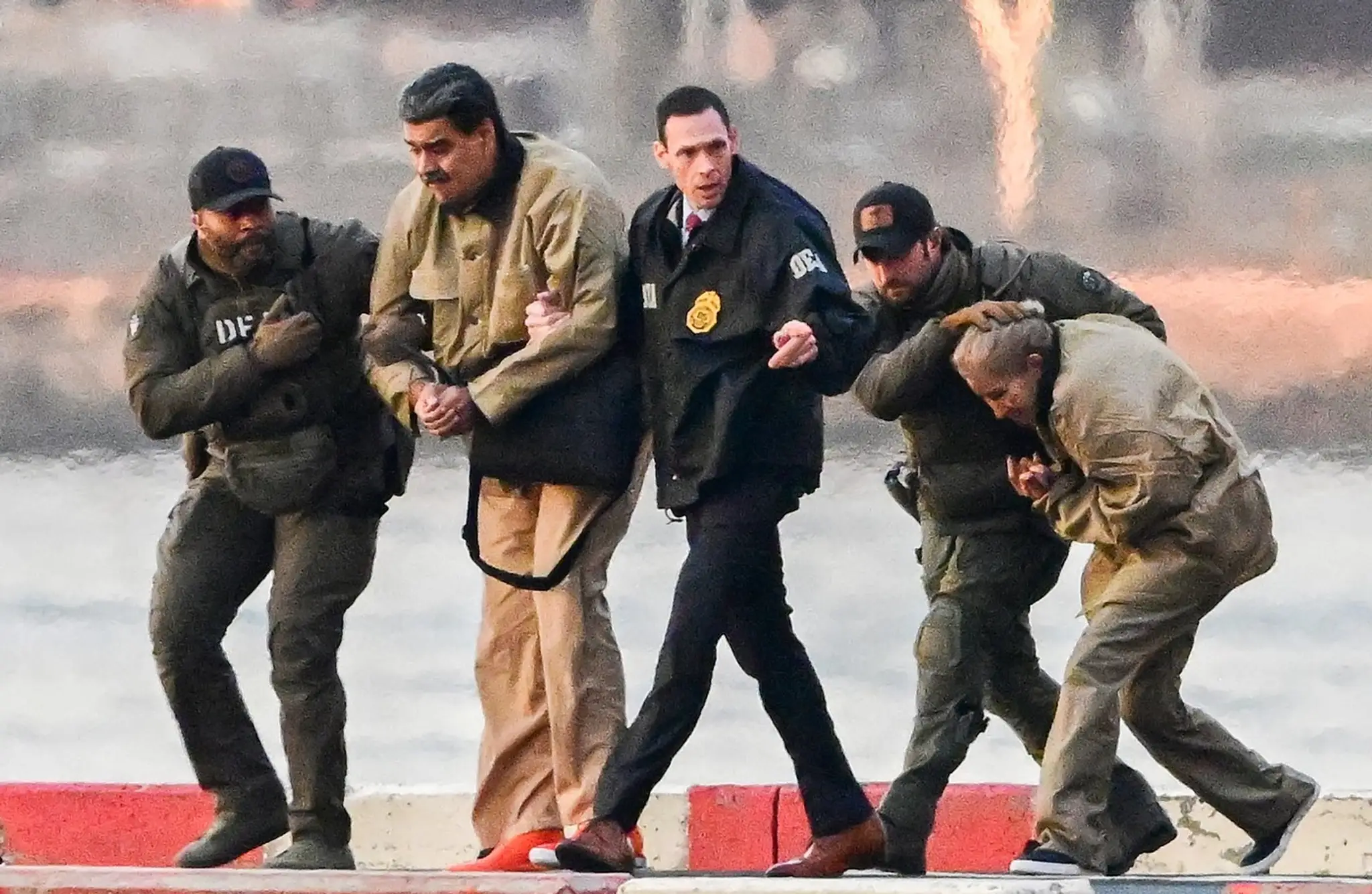 Venezuelský prezident Nicolás Maduro a jeho manželka Cilia Floresová boli v pondelok popoludní eskortovaní na federálny súd v newyorskom Manhattane. 