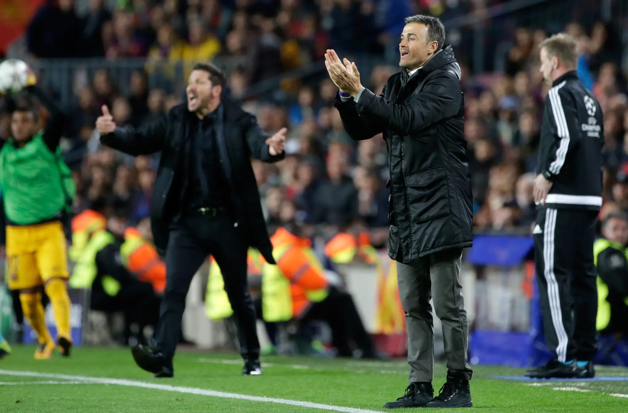 Tréner Barcelony Luis Enrique a tréner Atletica Diego Simeone.