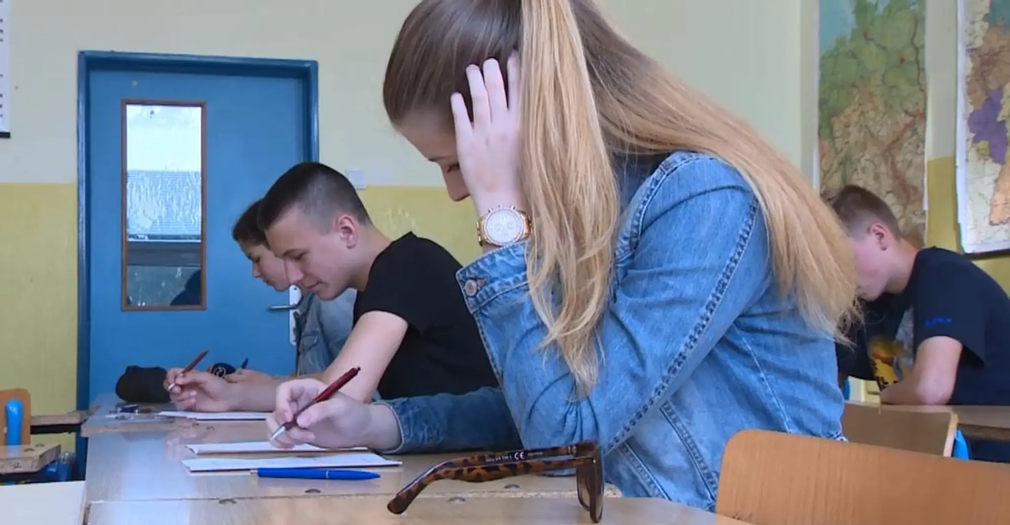 Gymnáziá majú problém. V ich laviciach sedia aj tí, ktorí na to nemajú