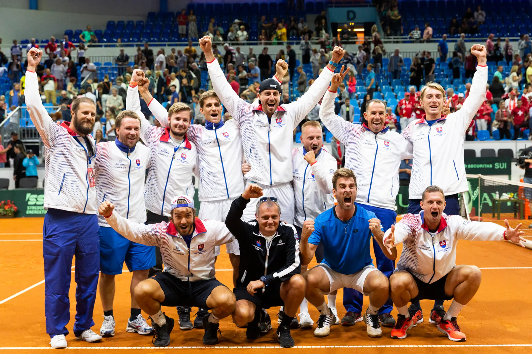 Tenista Norbert Gombos sa teší po výhre nad Švajčiarskom v 1. skupine euroafrickej zóny Davis cupu.