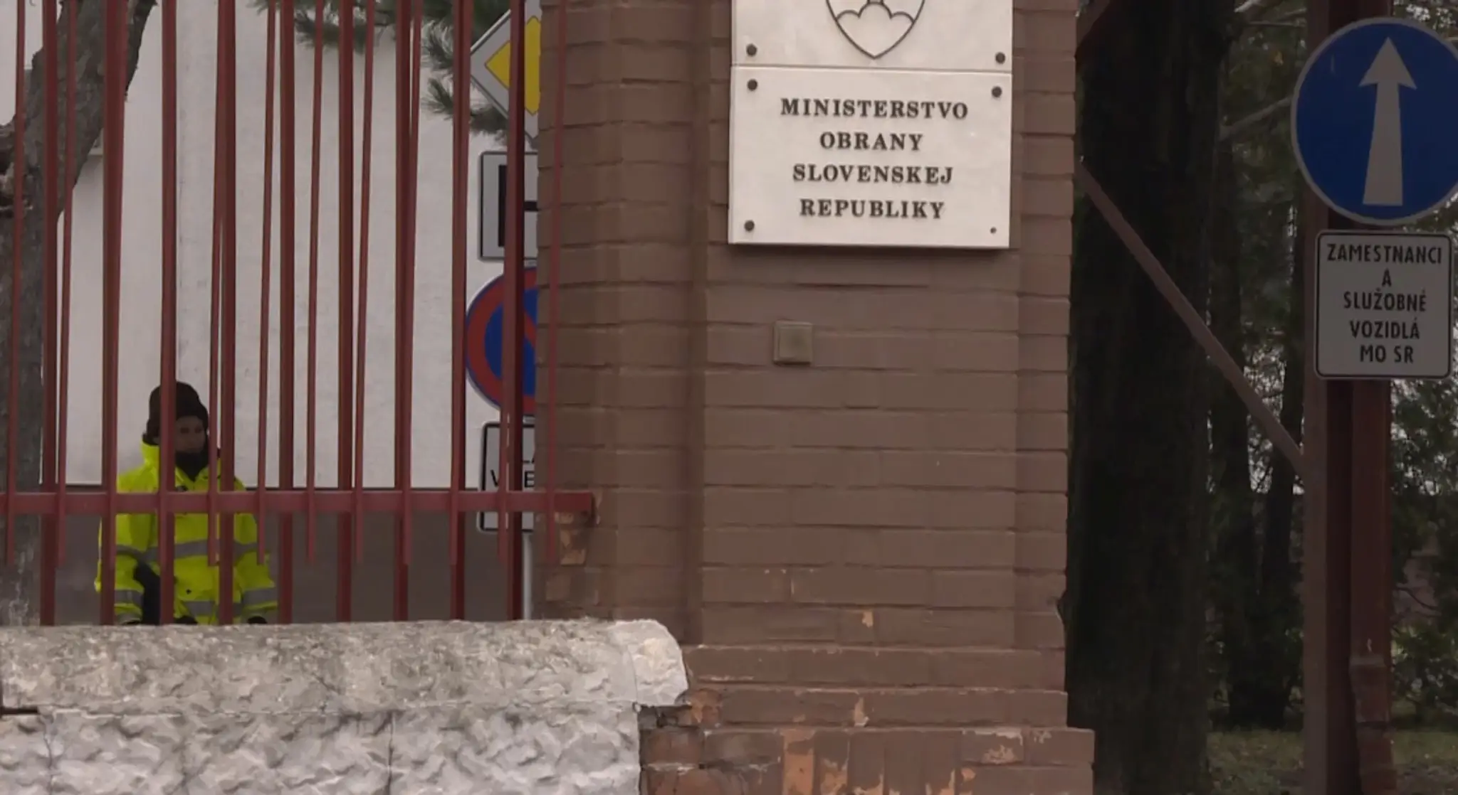 Za stratený vojenský arzenál zbraní budú na ministerstve obrany padať hlavy