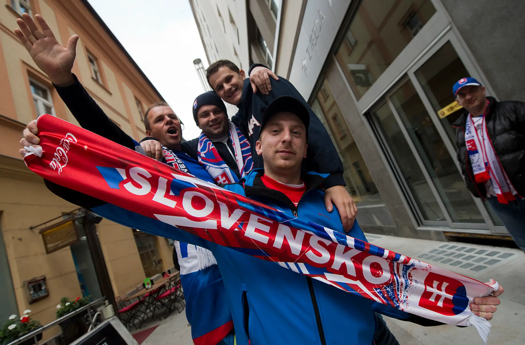 Slovenskí fanúšikovia v Ľubľane.