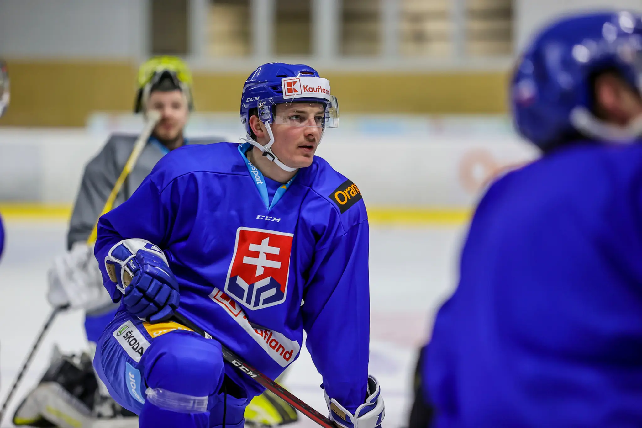 Oliver Okuliar počas tréningu na prvom oficiálnom zraze slovenskej hokejovej reprezentácie.