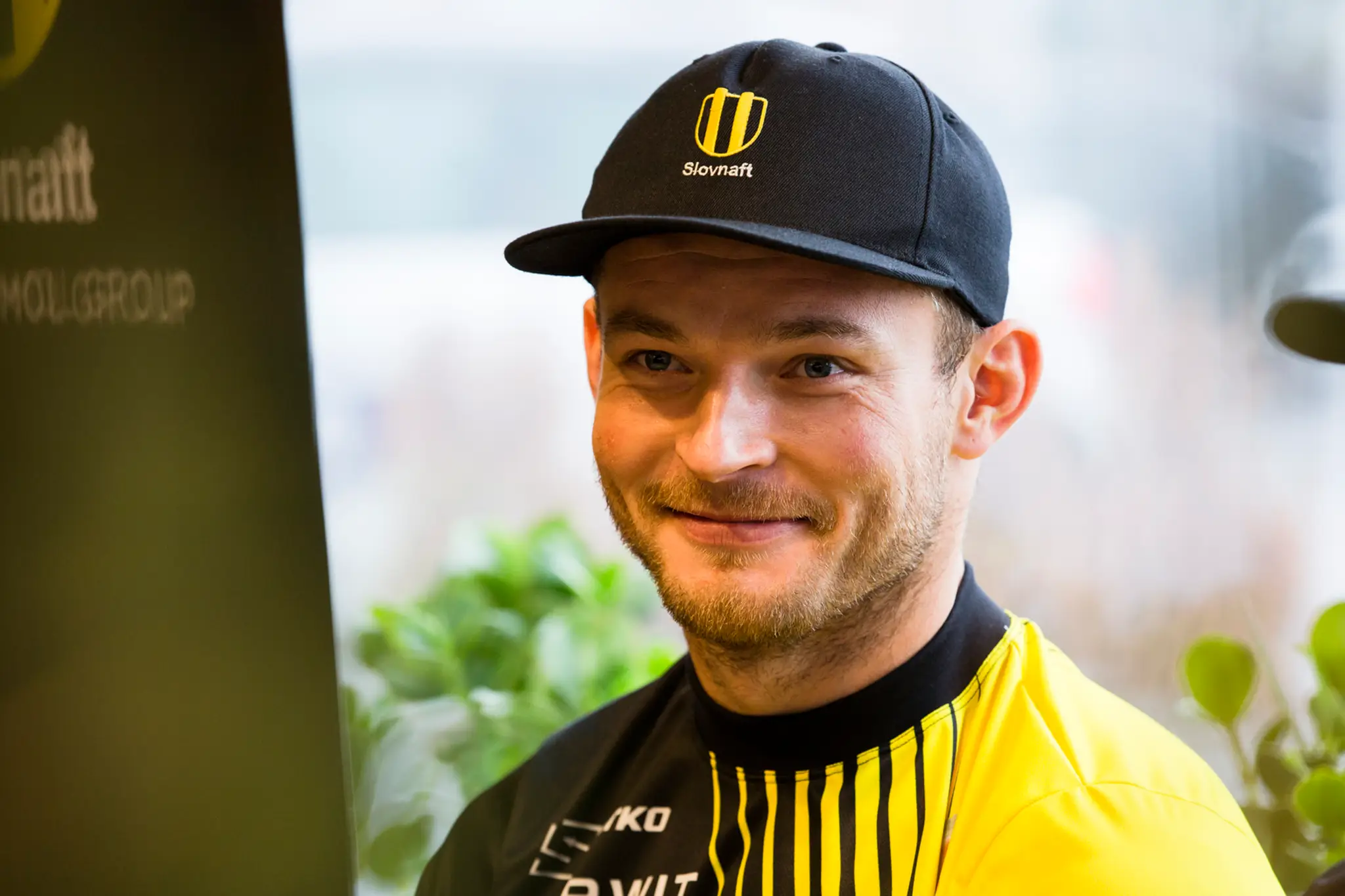 Motocyklový pretekár Štefan Svitko pred nalodením motocykla do dejiska Rely Dakar 2019.