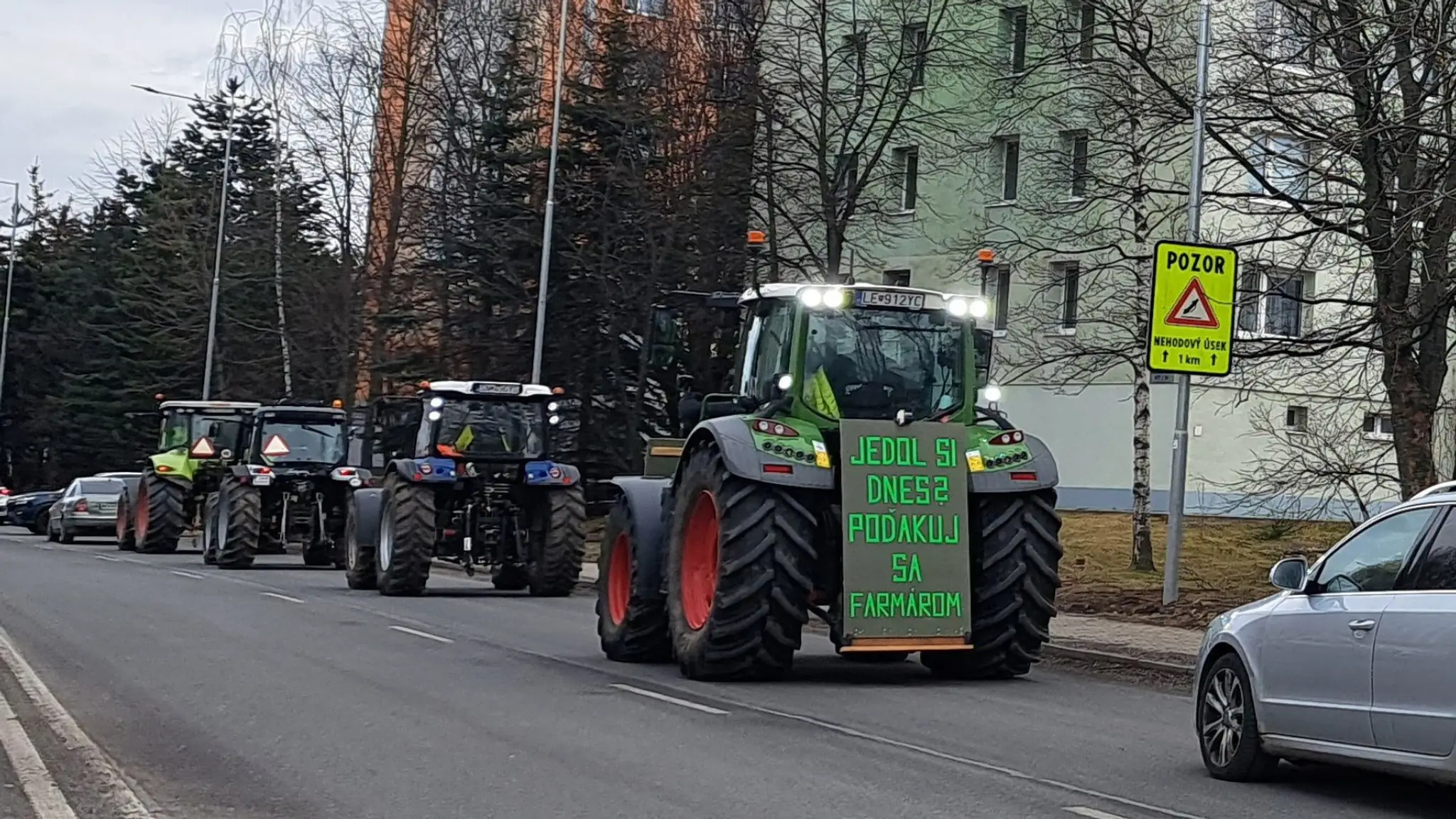 Slovenskí poľnohospodári protestujú.