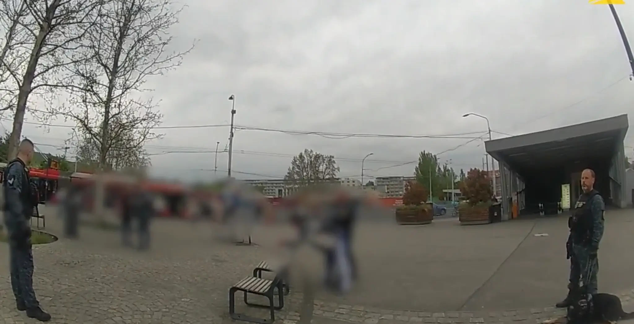 Snímka zo zásahu mestskej polície v Bratislave. 
