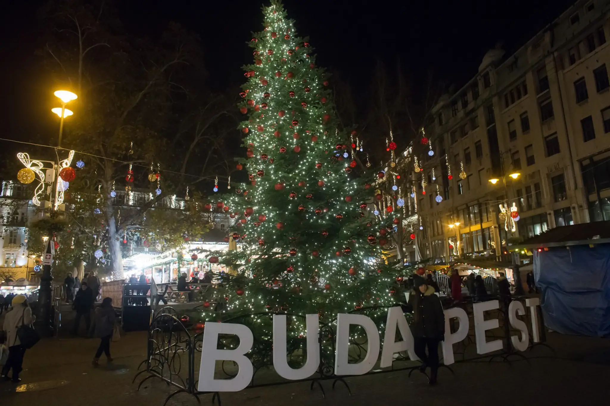 Vianočné trhy v Budapešti.