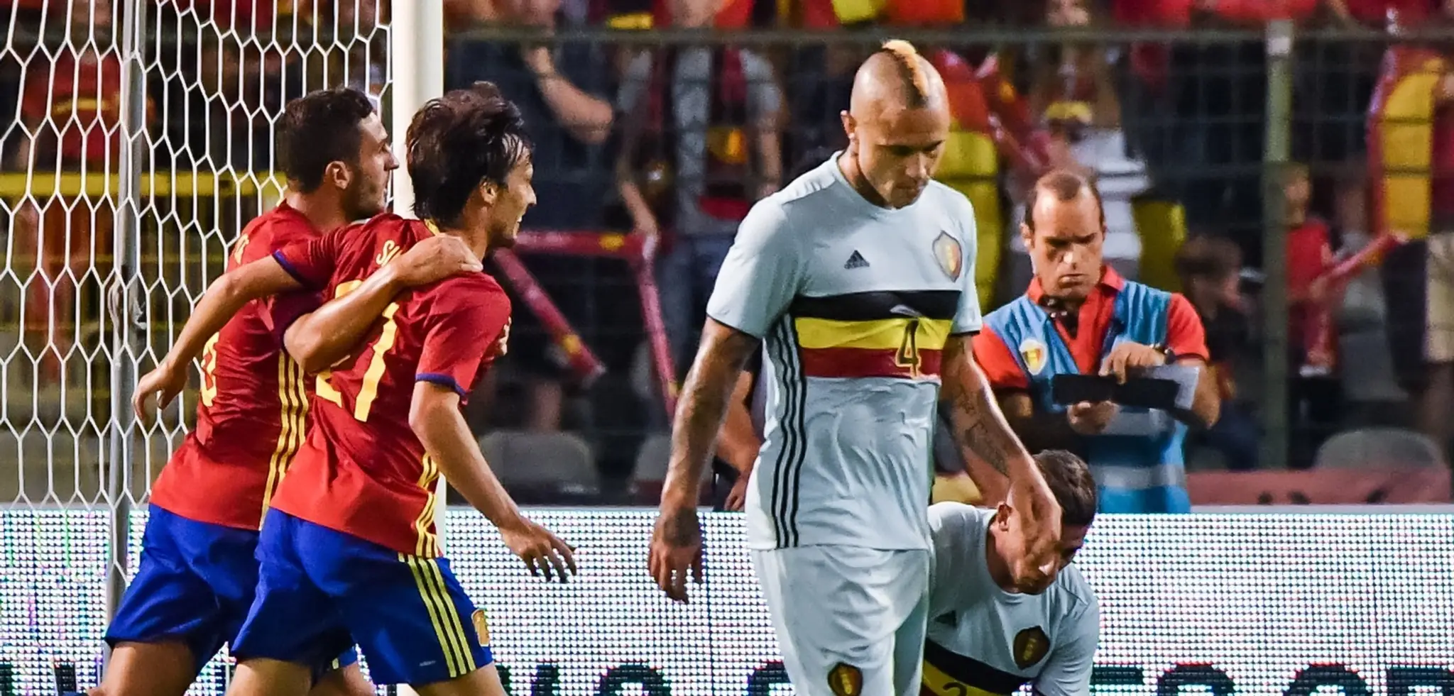 V strede Radja Nainggolan počas prípravného zápasu Taliansko - Belgicko.