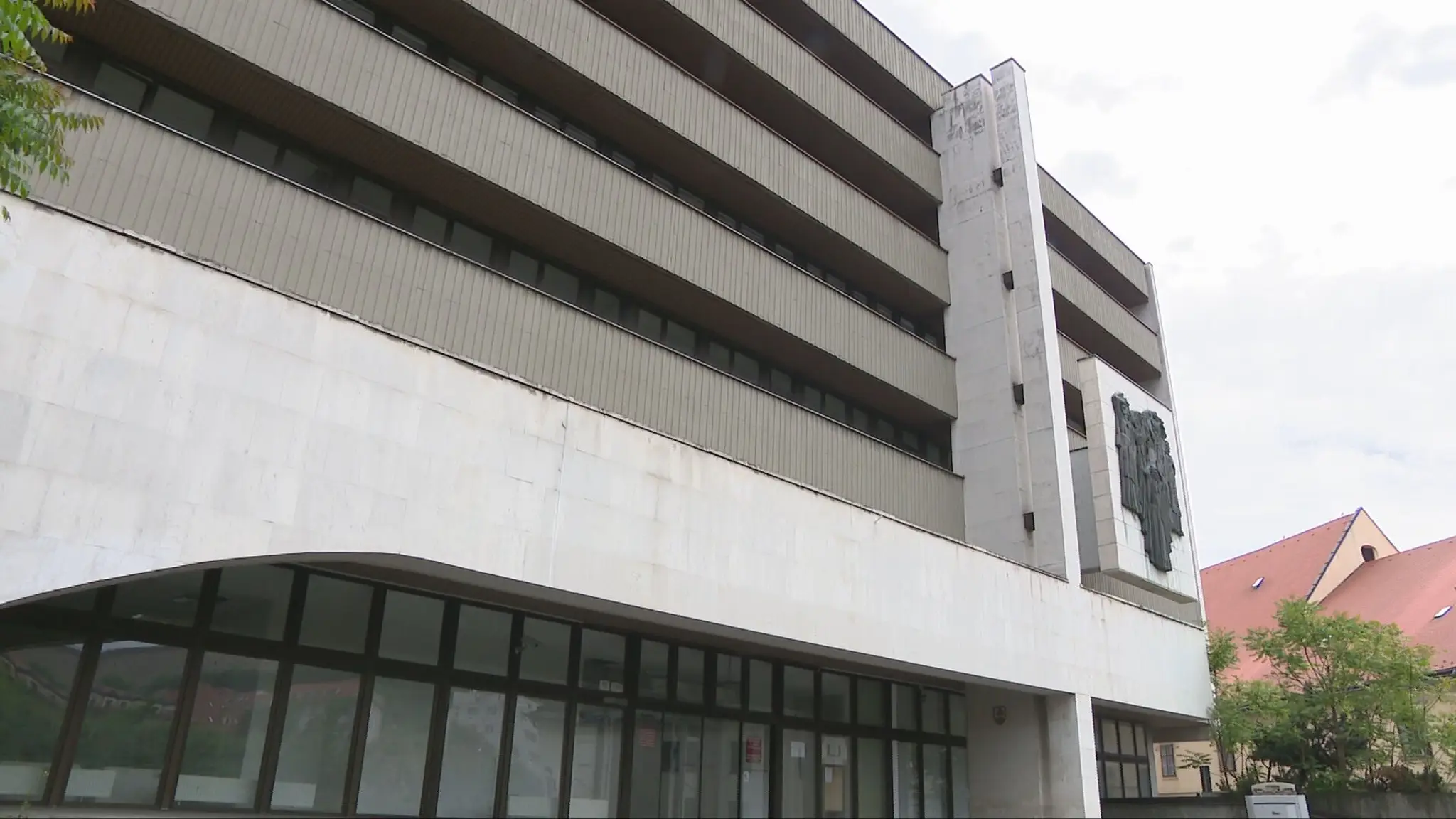 Chátrajúca budova Najvyššieho súdu SR