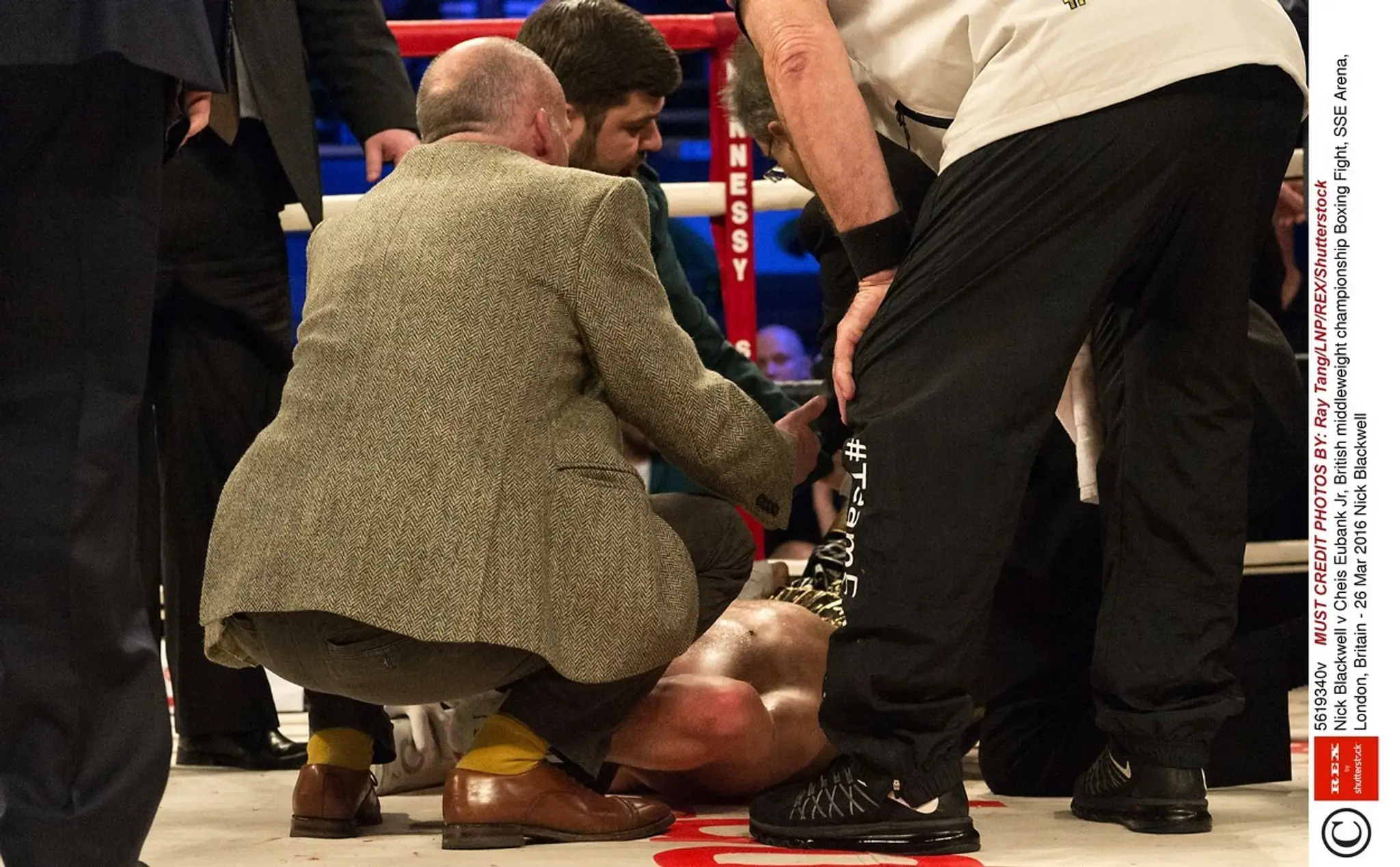 Nick Blackwell je v umelom spánku po sobotňajšom súboji s Chrisom Eubankom.