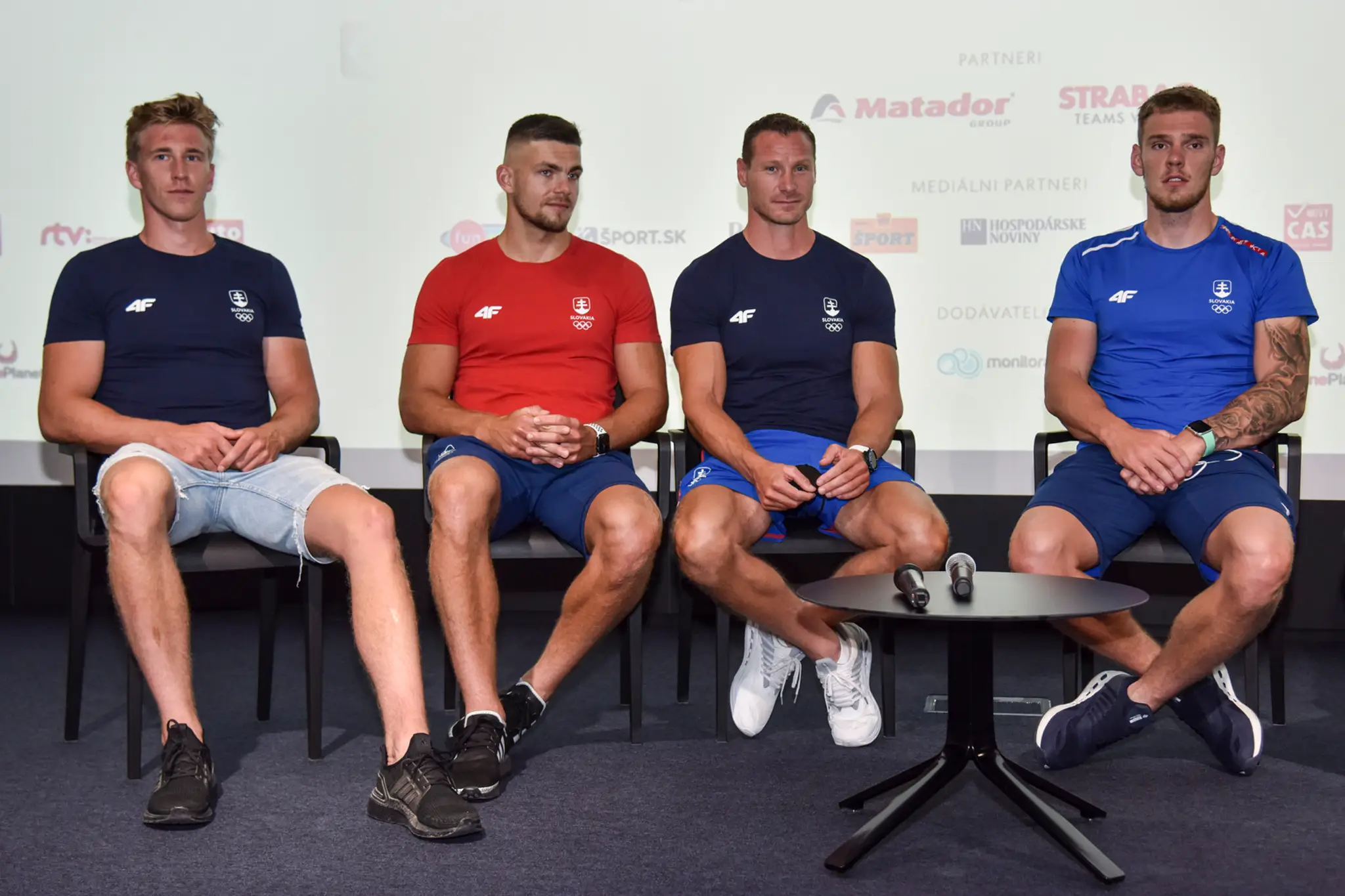 Slovenskí rýchlostní kanoisti zľava Samuel Baláž, Denis Myšák, Erik Vlček a Adam Botek počas tlačovej konferencie.