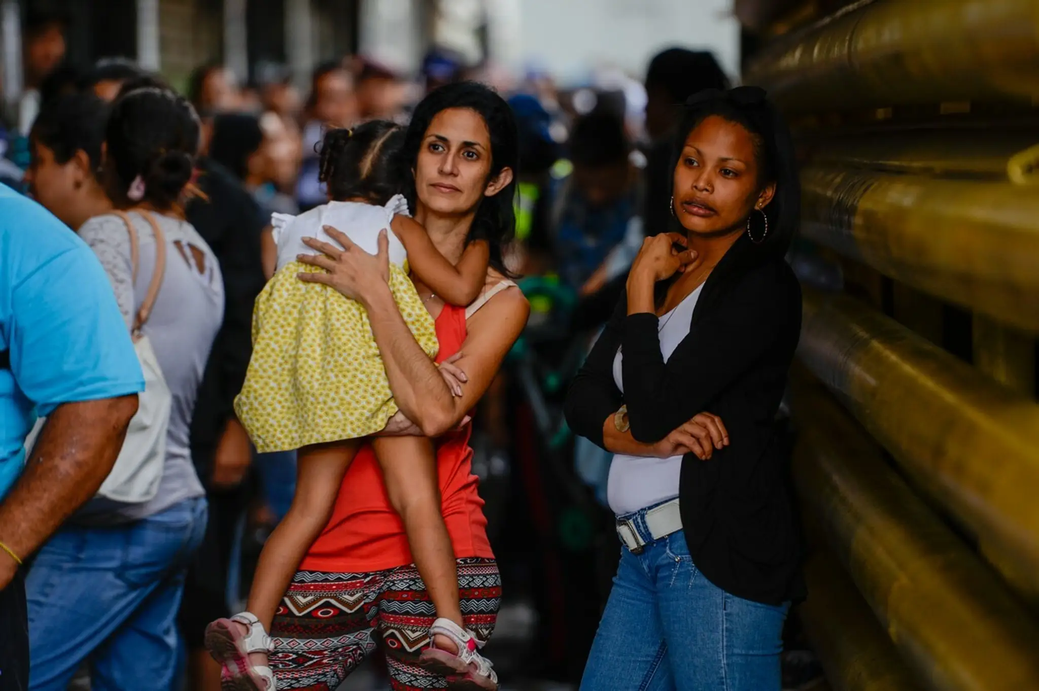Dlhé rady pred obchodmi vo venezuelskej metropole Caracas.