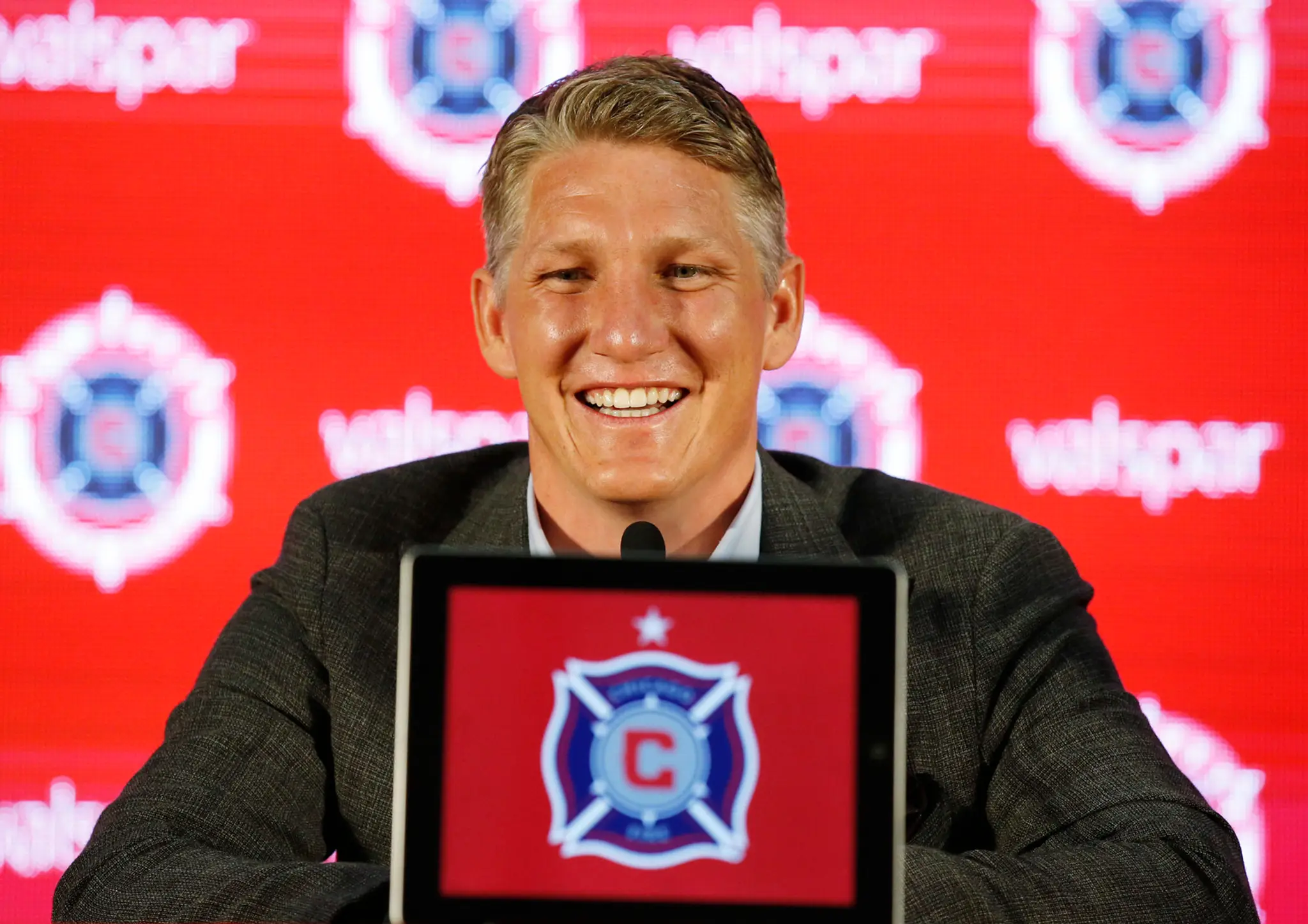 Bastian Schweinsteiger na tlačovej konferencii v Chicagu.