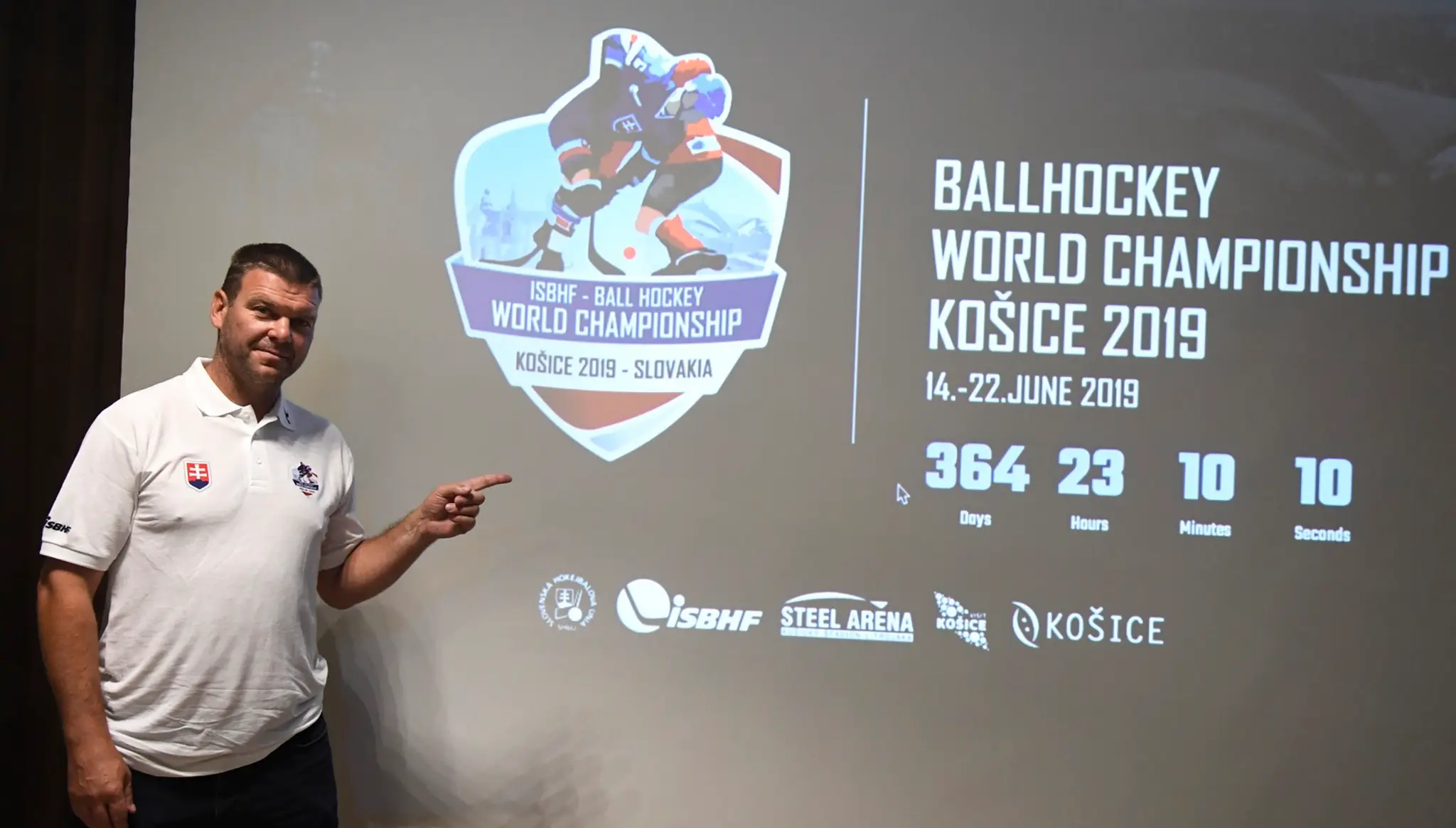 Jozef Stümpel na tlačovej konferencii Slovenskej hokejbalovej únie k majstrovstvám sveta v hokejbale v roku 2019.
