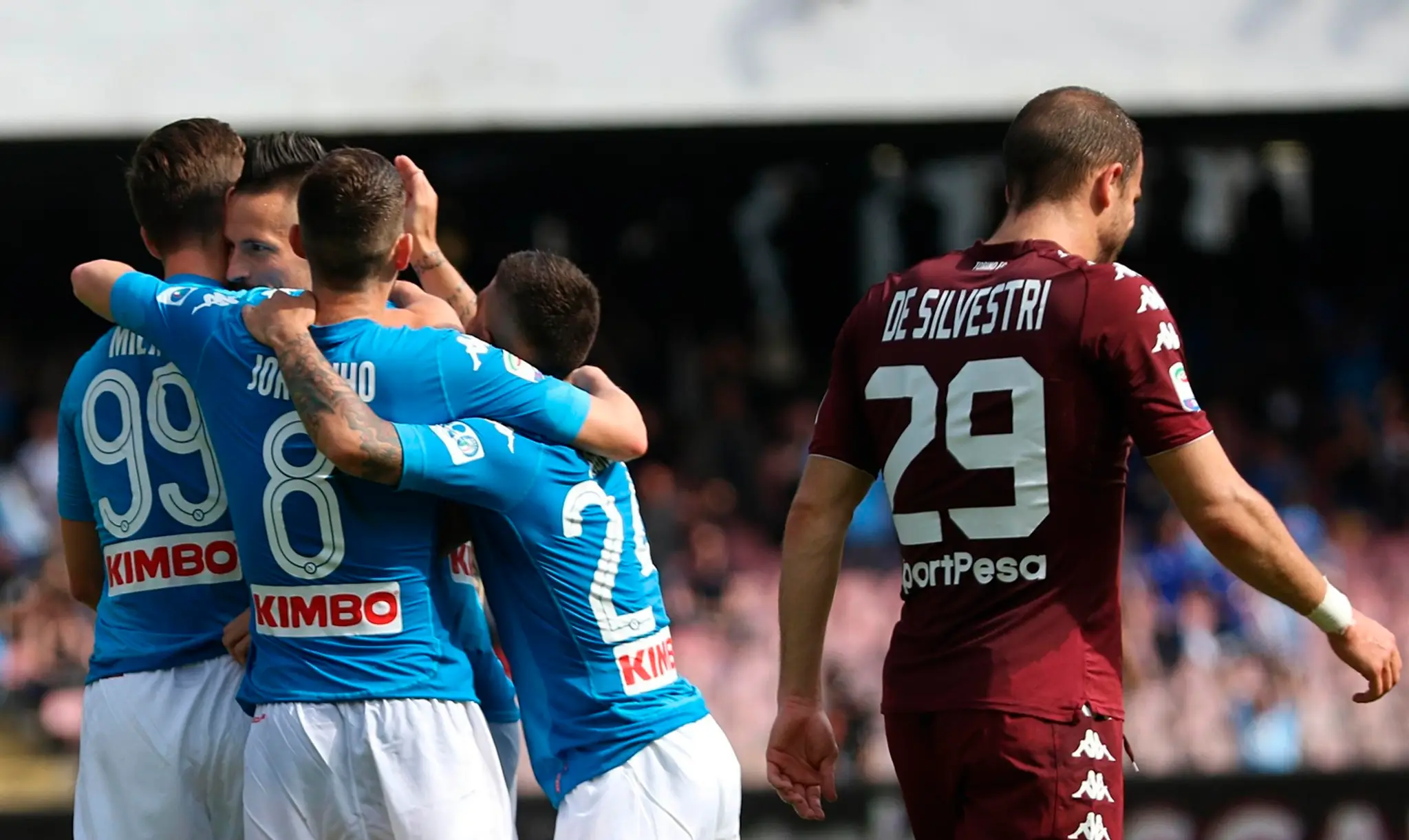 Marek Hamšík so spoluhráčmi oslavuje svoj 100. gól v Serie A.