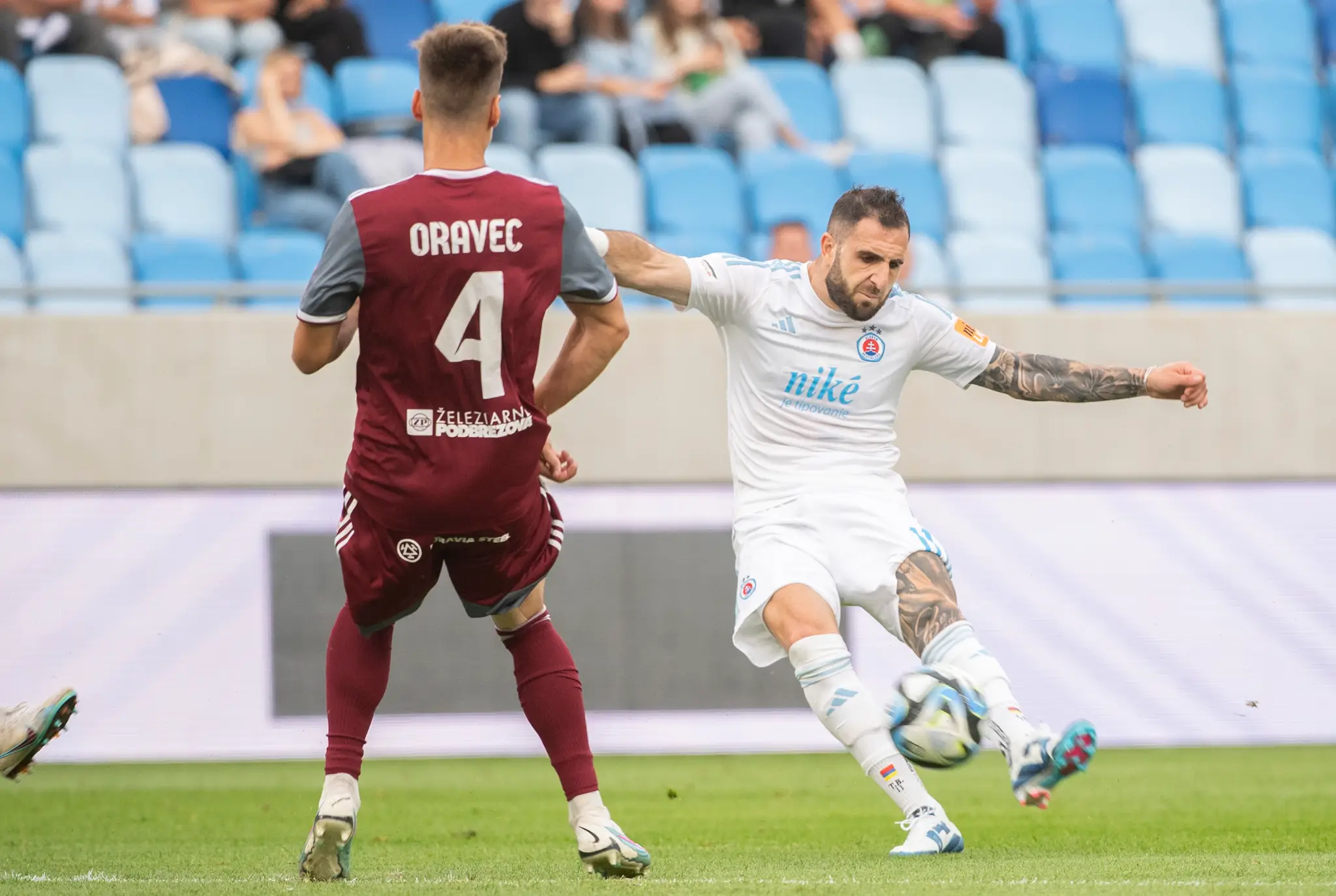 Barseghyan (vpravo) chytá úžasnú formu