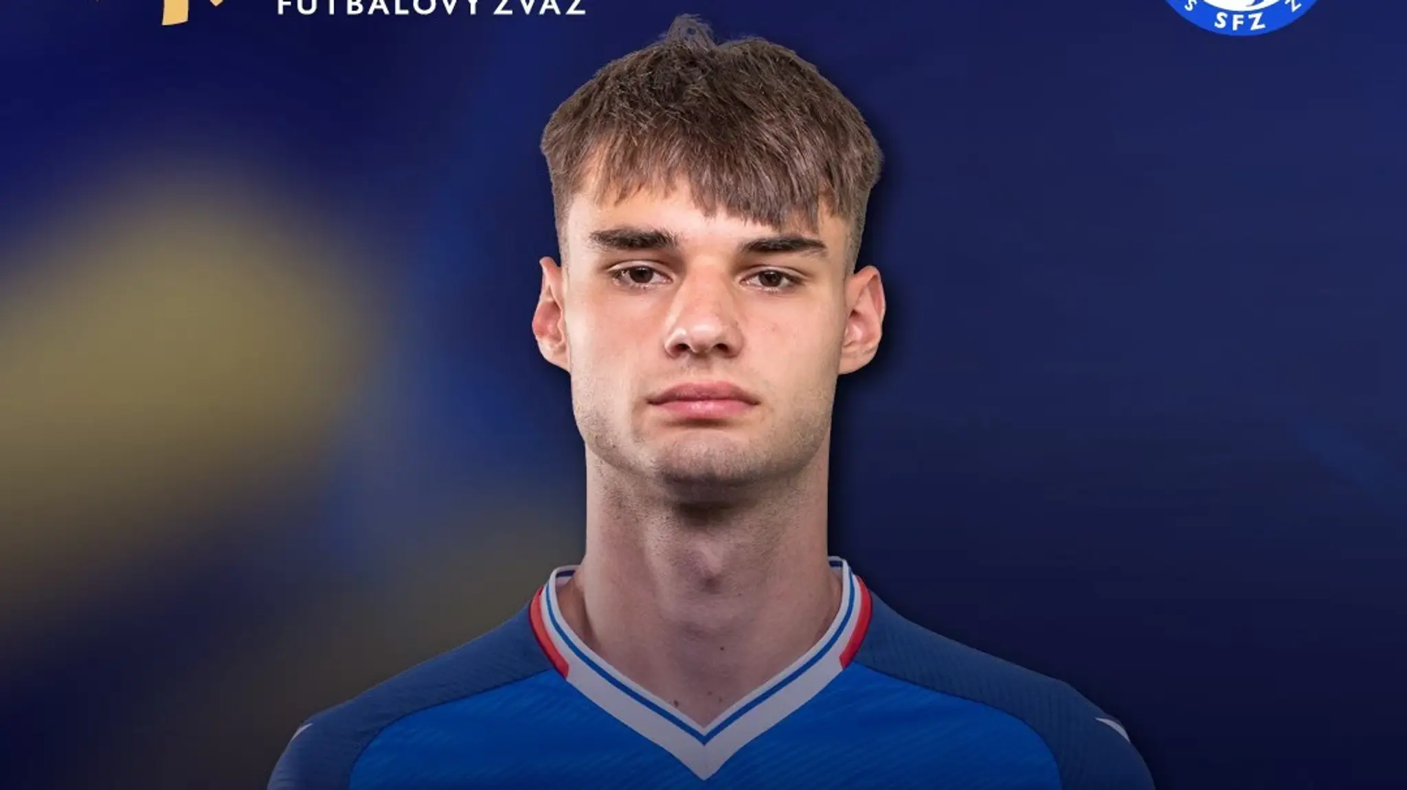 František Kóša s ocenením od SFZ. (cropped)